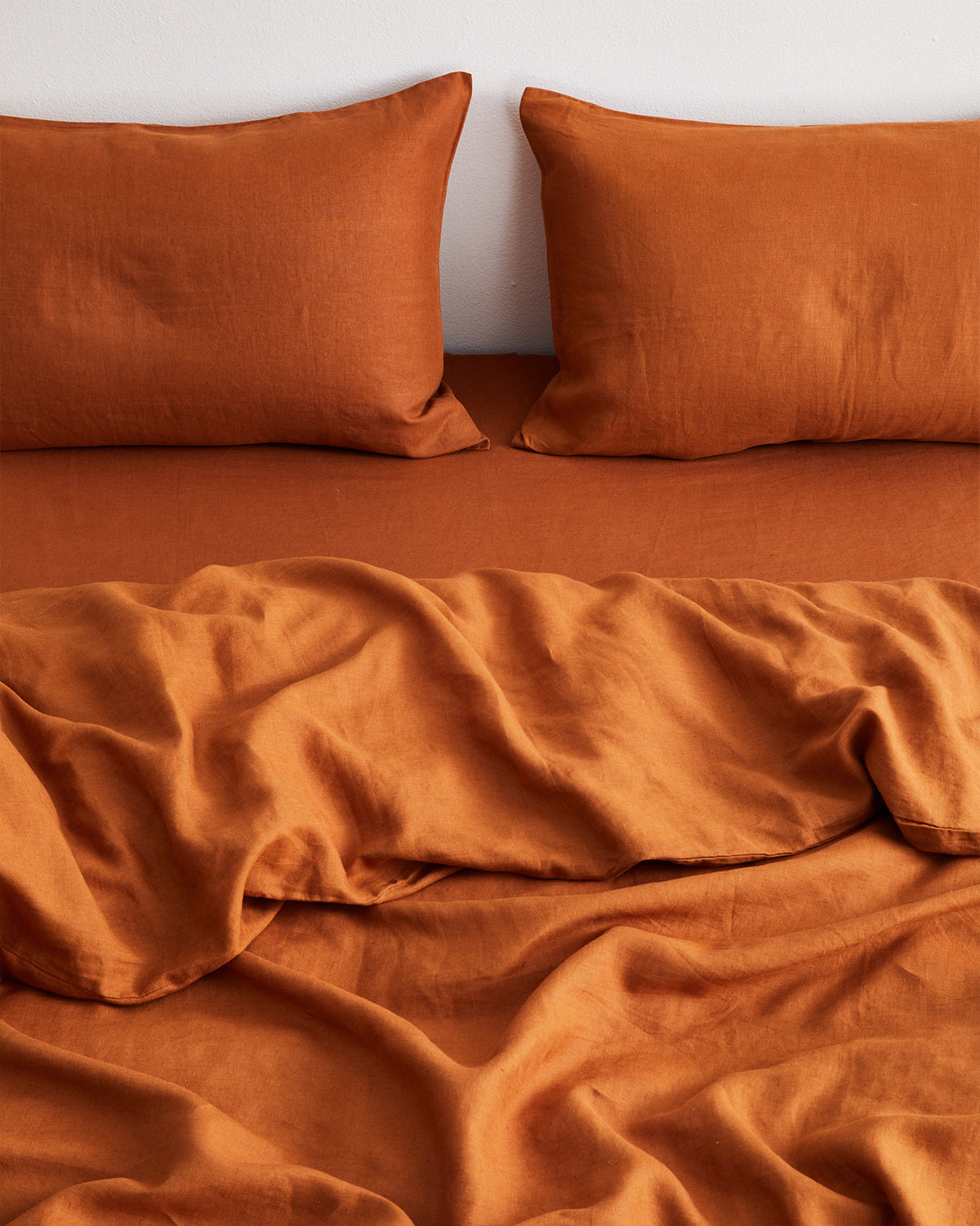100% French Flax Linen Bedding Set - Breathable & Eco-Friendly Rust-Colored Sheets & Pillowcases - Perfect for Summer Nights & Allergy Relief