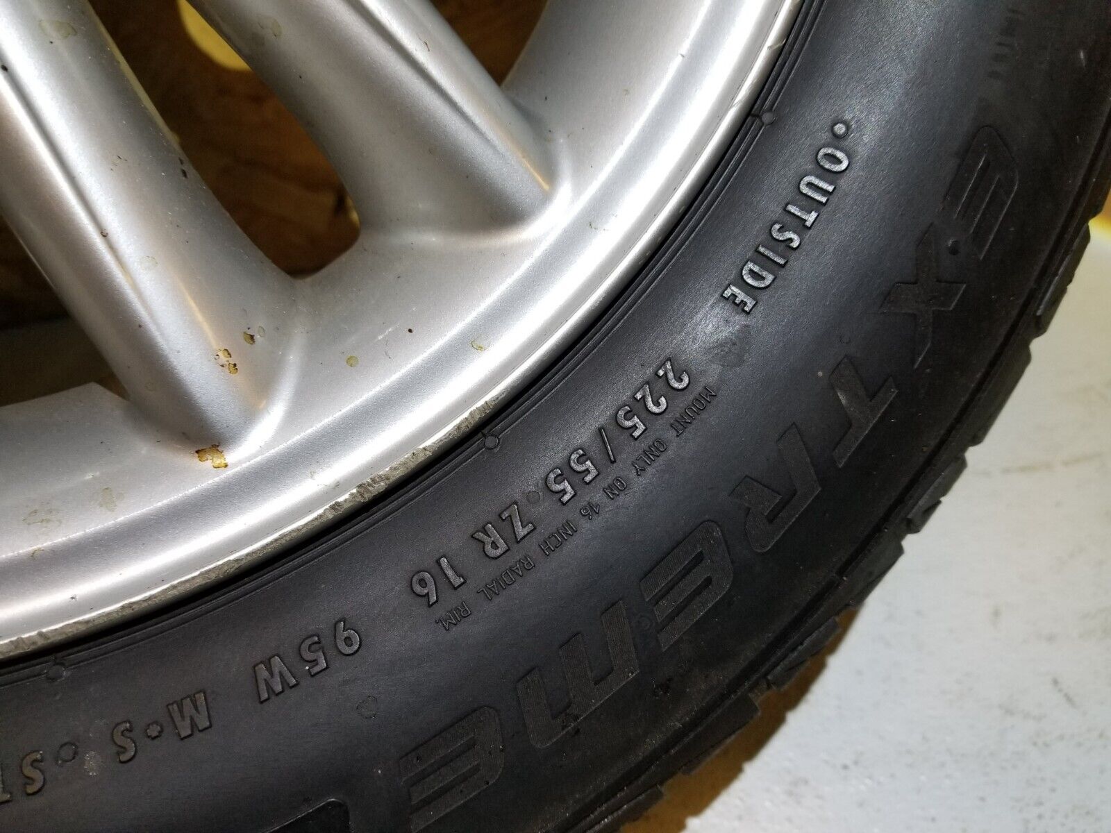 03 04 05 06 Mercedes C230 Alloy Wheel Rim & Tire 225/55ZR16 W203 OEM Replacement - Perfect for Luxury Car Upgrades & Performance Driving