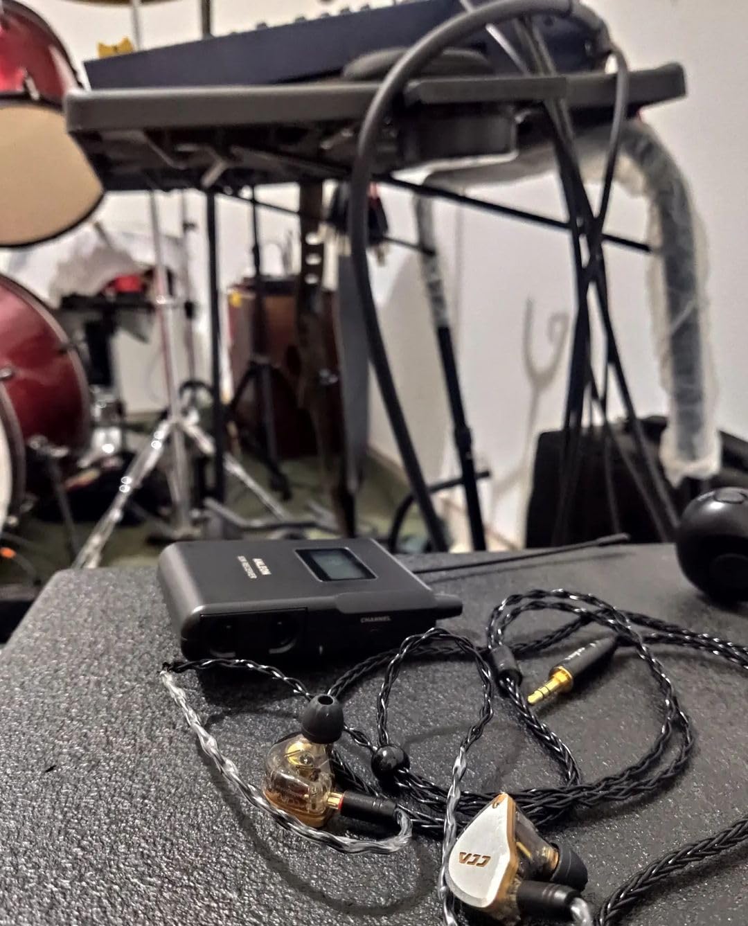 ANLEON S2 UHF Stereo Wireless In-Ear Monitor System (561-568MHz) with 1 Transmitter & 1 Receiver - Perfect for Live Performances, Studio Recording & Stage Monitoring