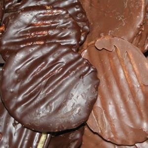 Premium Dark & Milk Chocolate Covered Potato Chips - No Melt Guarantee - 2lb Bag - Perfect for Gifts, Parties & Snacking