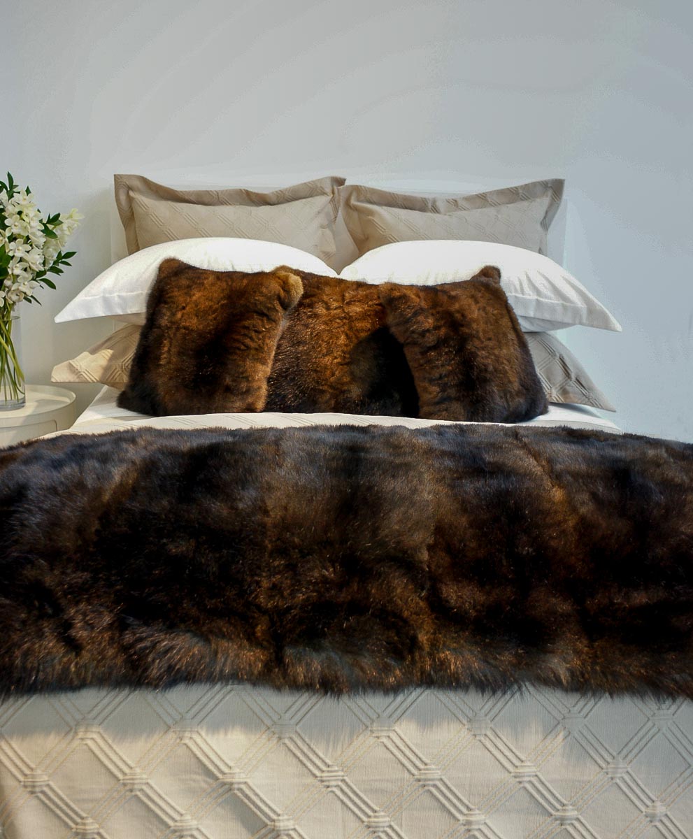 Natural Reddish Brown Possum Fur Cushion Cover - Soft & Luxurious Throw Pillow Case for Sofa, Bed, Living Room Decor - Cozy Home Accessories for Winter & Fall Season
