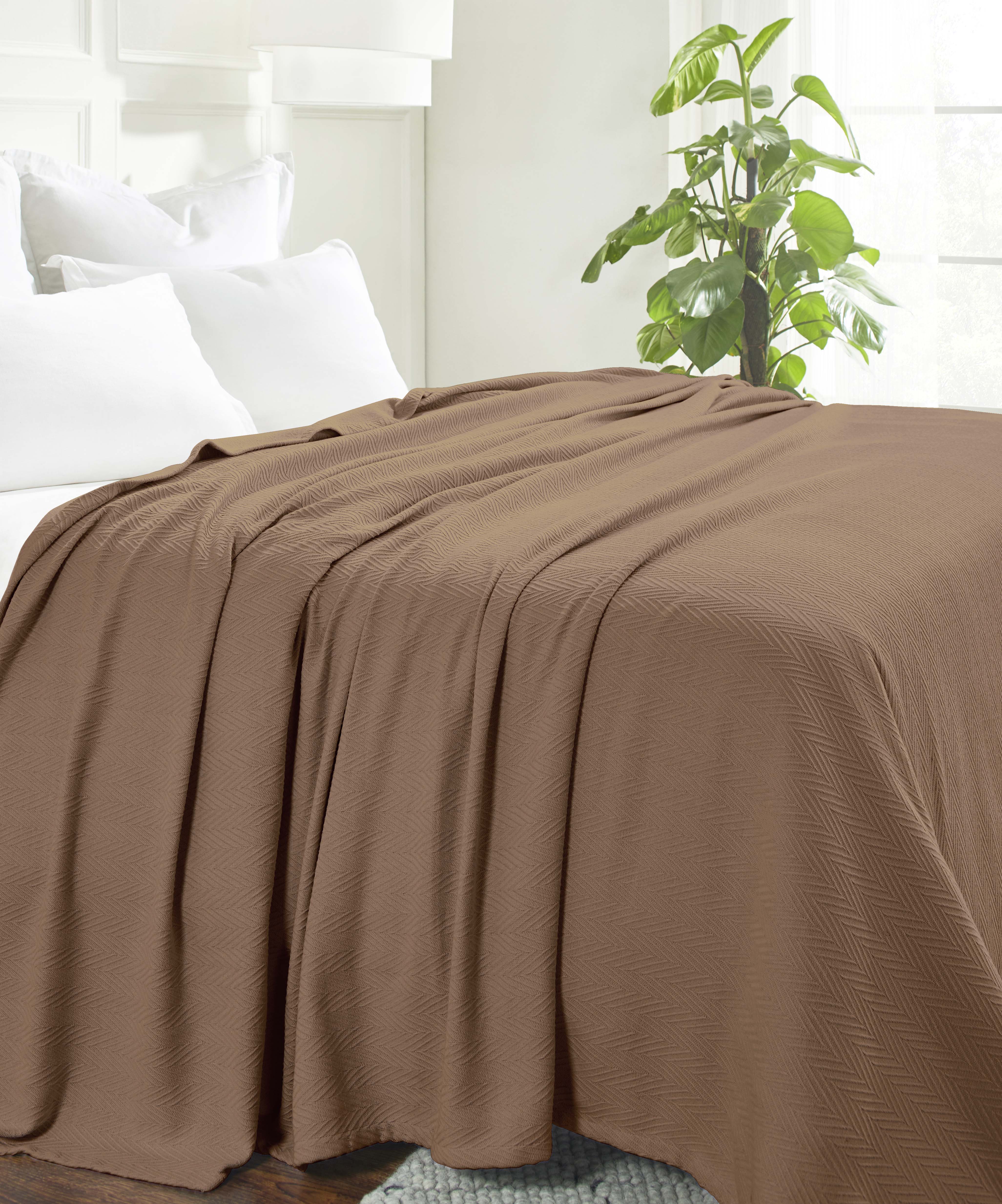 Soft All-Season Chevron Cotton Bed Blanket & Sofa Throw - Cozy Home Decor for Living Room, Bedroom, and Travel