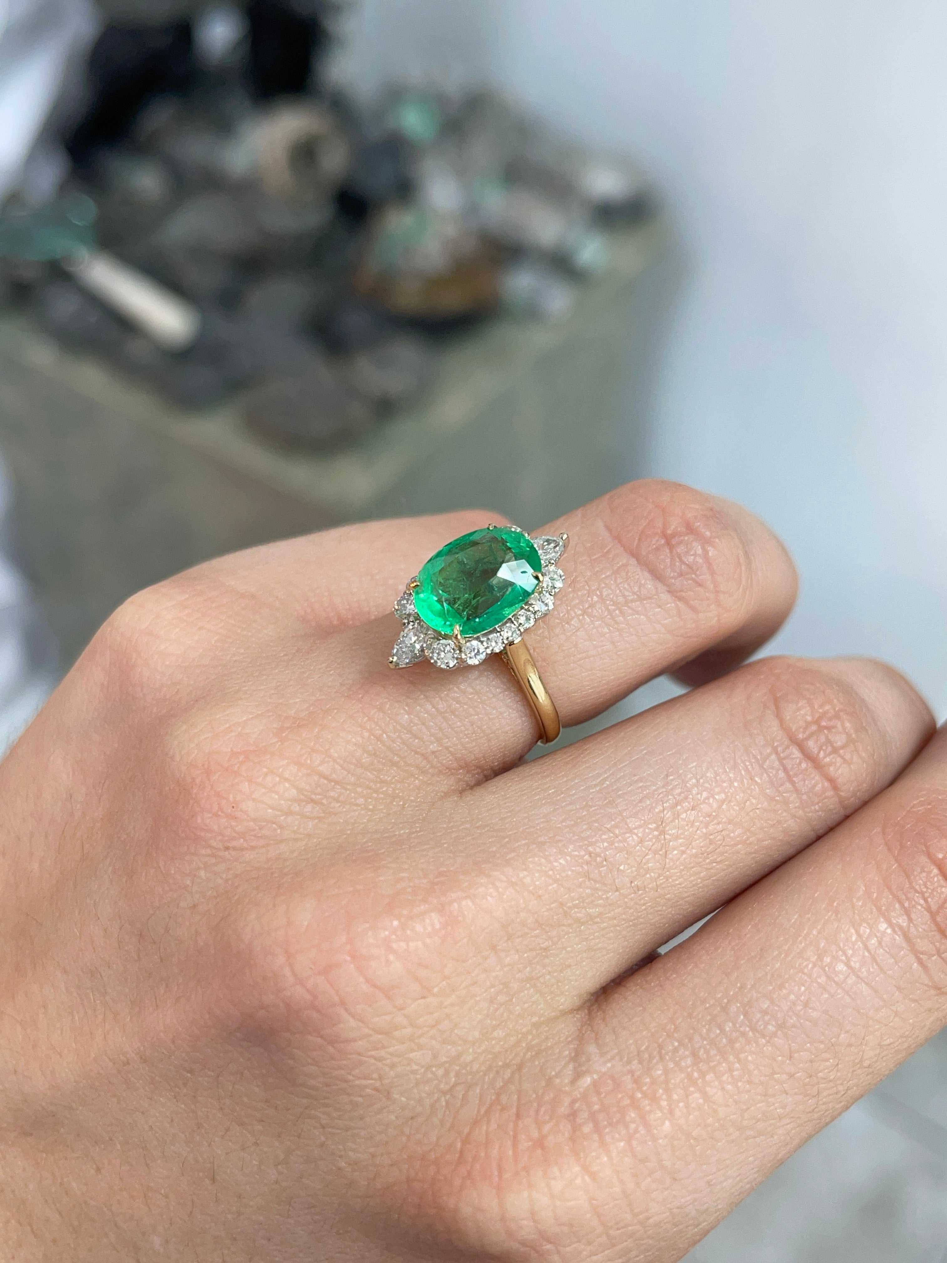 4.55tcw 18K Gold Natural Oval Emerald & Diamond Halo Engagement Ring for Women - Elegant Wedding, Proposal, Anniversary Gift Idea