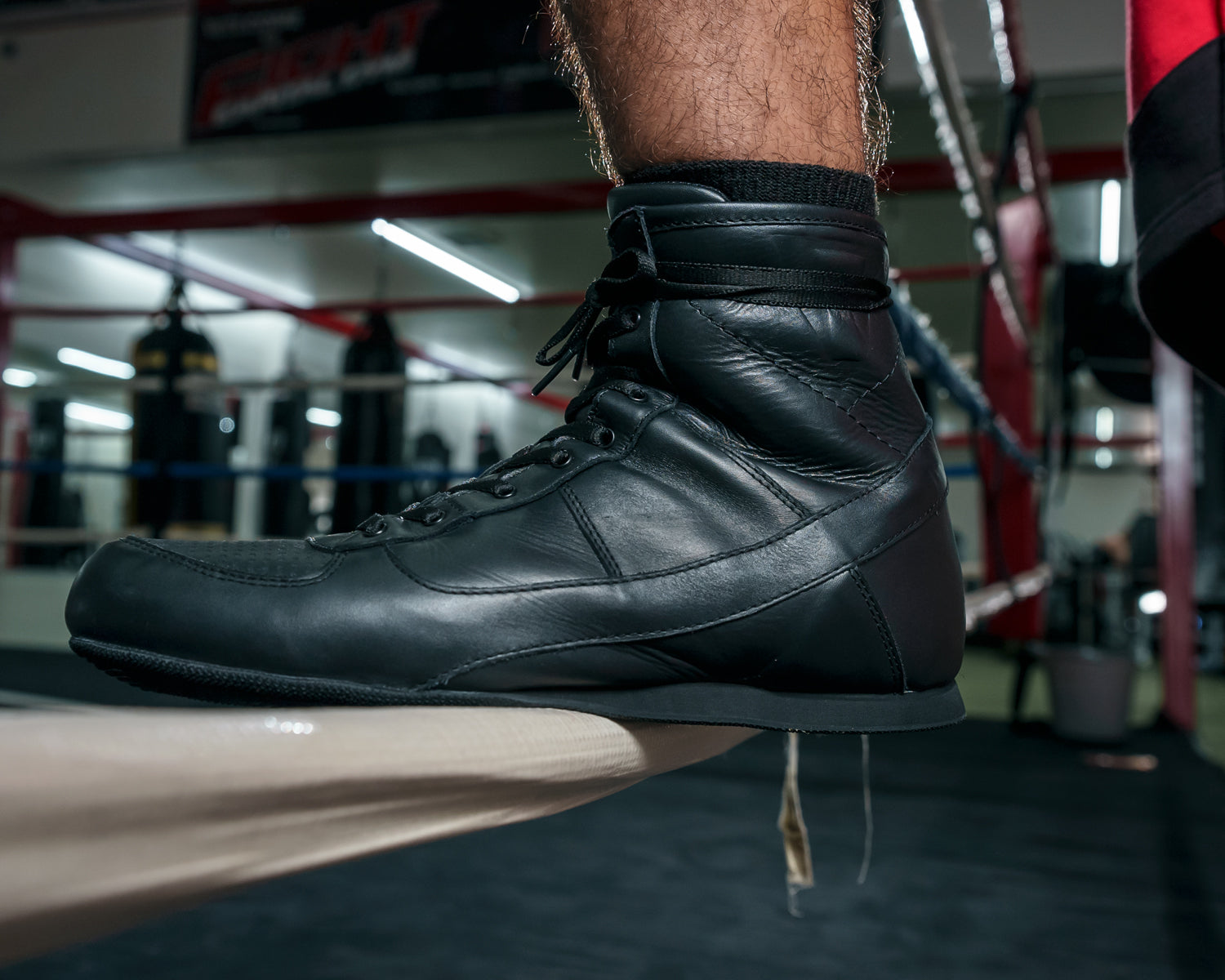 Old School Leather Boxing Shoes for Men & Women - Premium Training & Sparring Footwear - Ideal for Boxing, Kickboxing & MMA Workouts