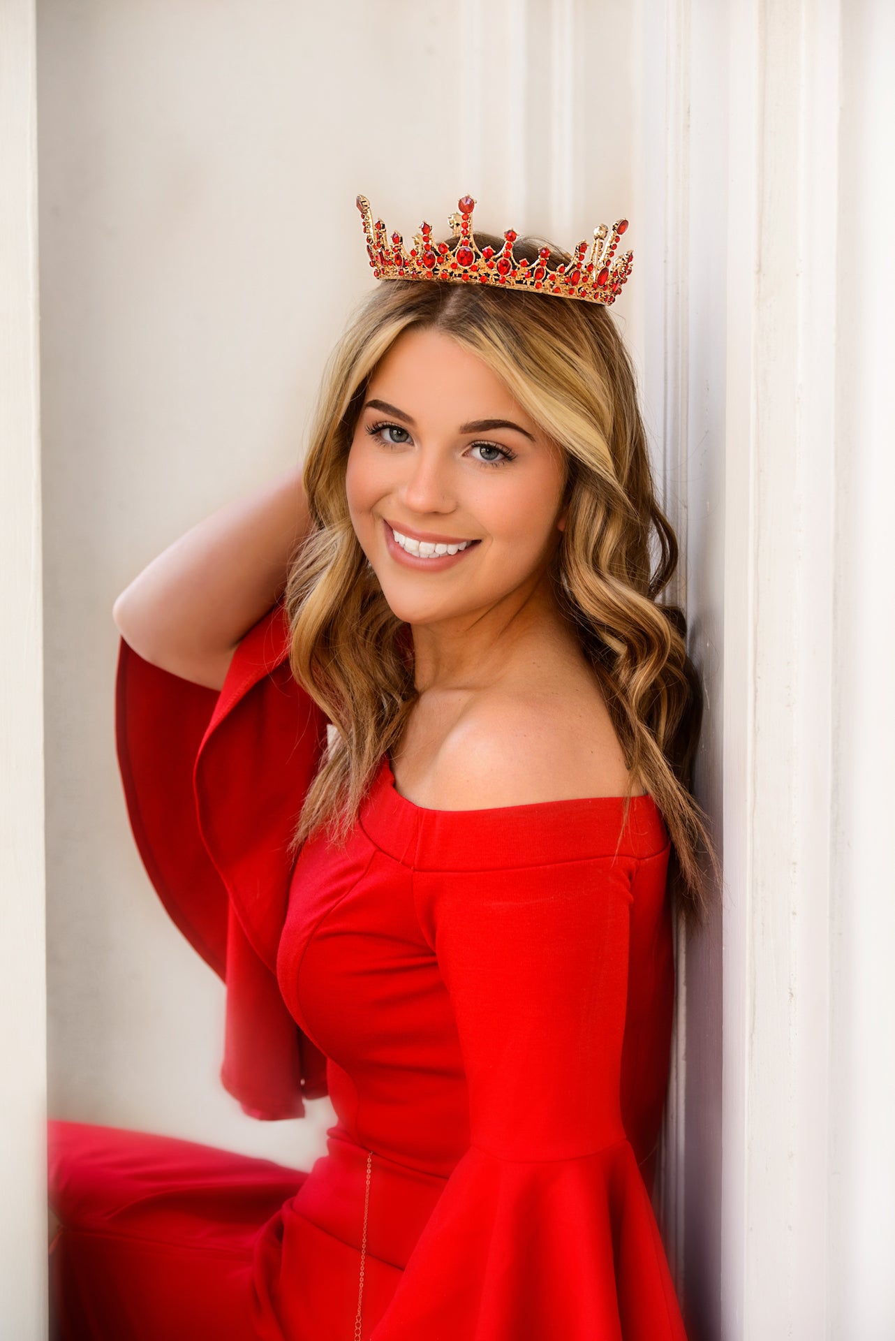 Royal Vintage Crown - Elegant & Regal Tiara for Weddings, Prom, Cosplay & Special Events | Perfect for Brides, Princess Themes & Costume Parties