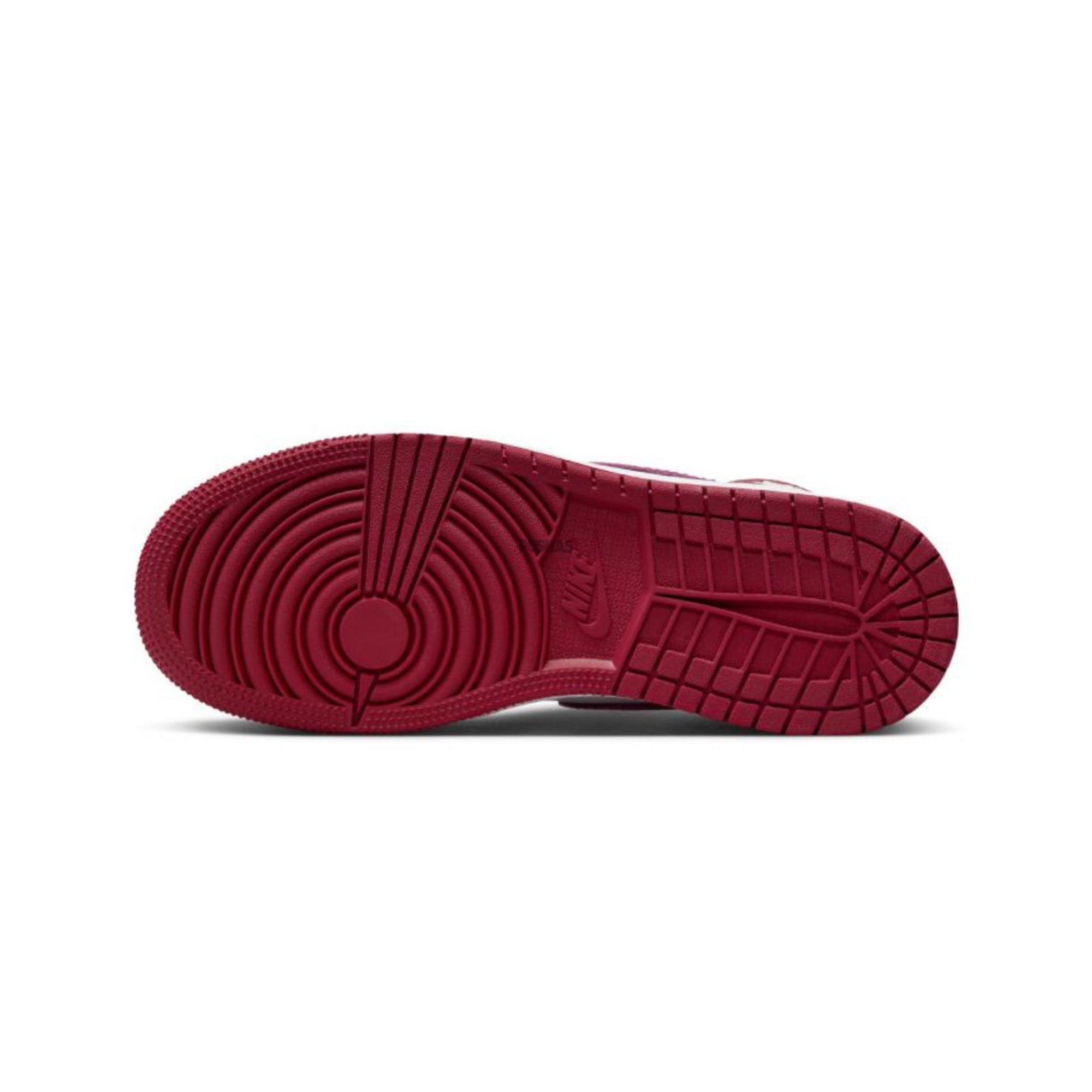 Air Jordan 1 Retro High OG Artisanal 'Team Red' GS Sneakers (2024) - Classic Basketball Shoes for Women & Girls - Perfect for Streetwear, Sports & Casual Fashion