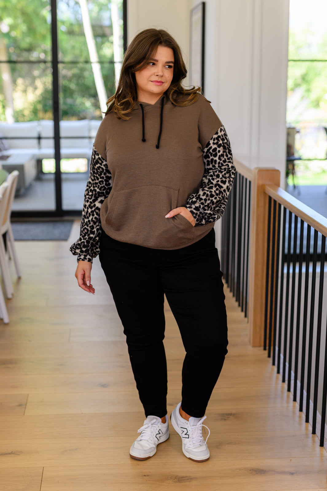 Stylish Leopard Print Hoodie for Women & Men - Trendy Animal Print Pullover for Casual Wear, Street Fashion & Loungewear