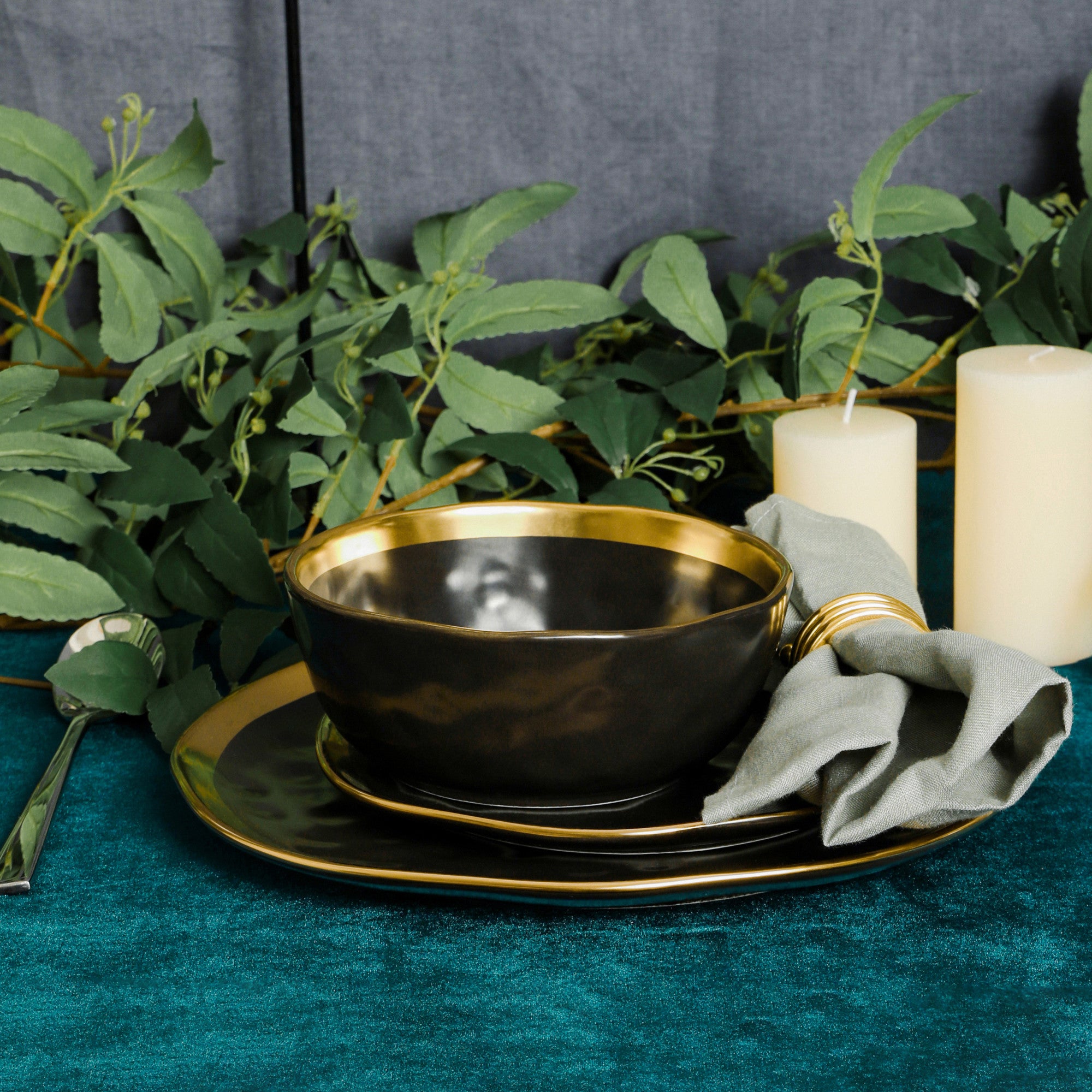 Florian Porcelain Dinnerware Set - 16-Piece Elegant Black Dinner Plates, Bowls & Mugs - Durable Chip-Resistant Dishware for Everyday Use & Formal Dining