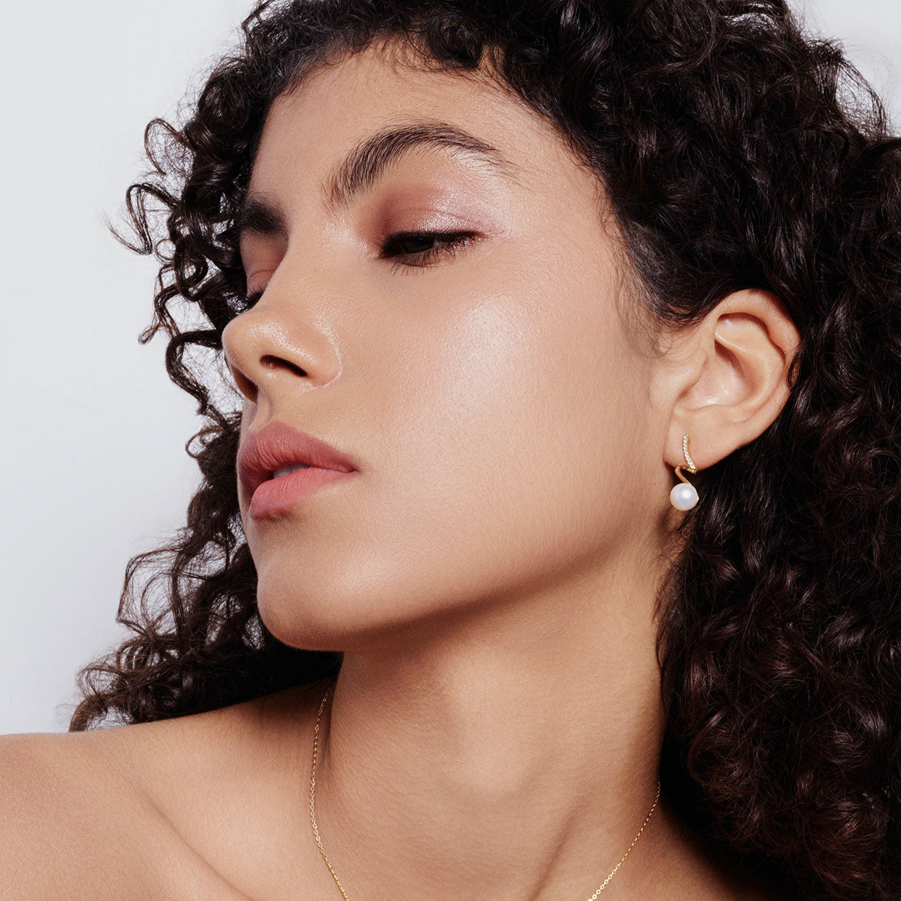 18K Solid Gold Diamond Akoya Hanadama Pearl Earrings KE00113 - Luxury Pearl Jewelry for Women, Perfect for Weddings, Anniversaries & Special Occasions