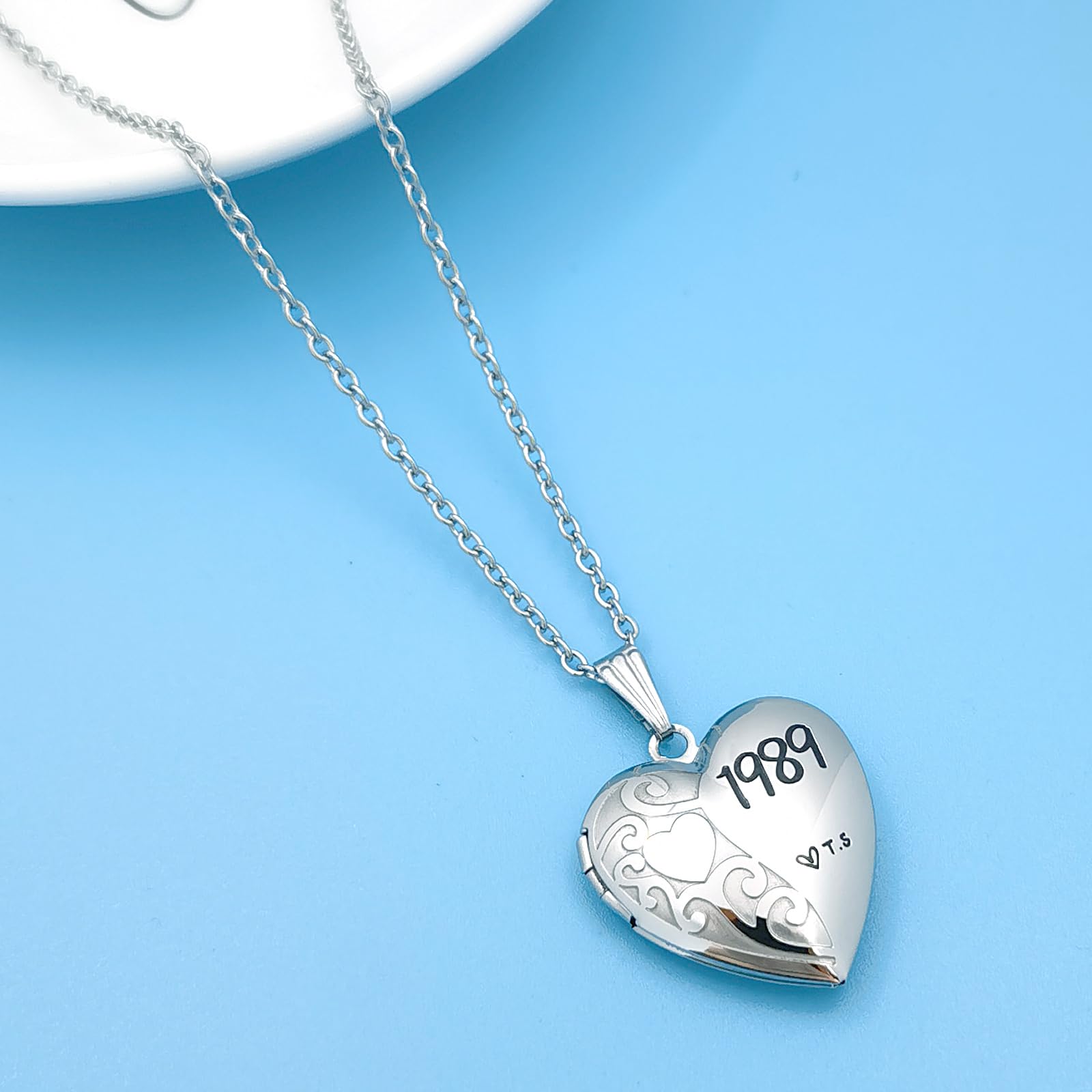 Heart Locket Necklace for Women - Personalized Photo Pendant Jewelry, Engravable Gift for Birthday, Anniversary & Valentine's Day | Perfect for Romantic Keepsakes, Mother's Day Presents & Everyday Elegance
