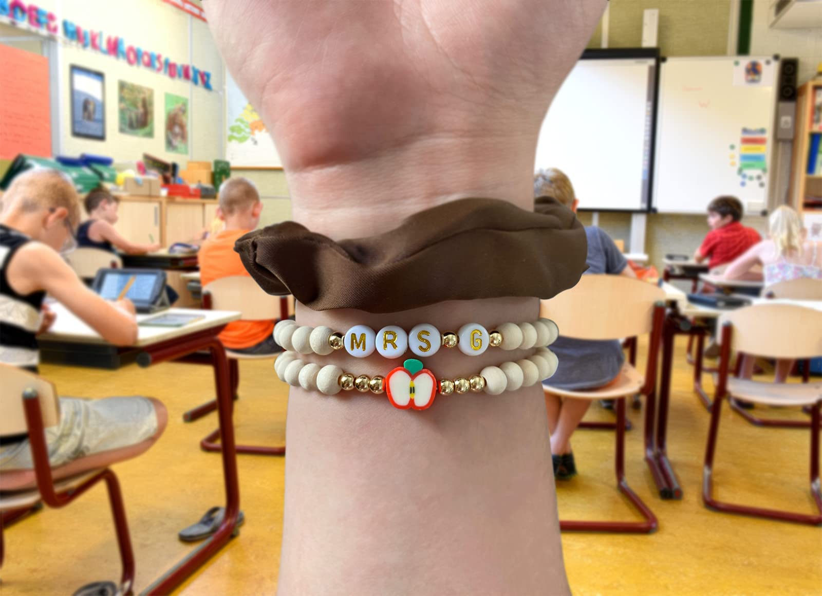 Personalized Initial Teacher Bracelet for Women - 2 Pcs Mrs Miss Ms Jewelry Set with Thank You Card - Perfect Teacher Appreciation Gift from Students & Friends - Ideal for Teacher's Day, Retirement, End of Year Gifts & Special Occasions