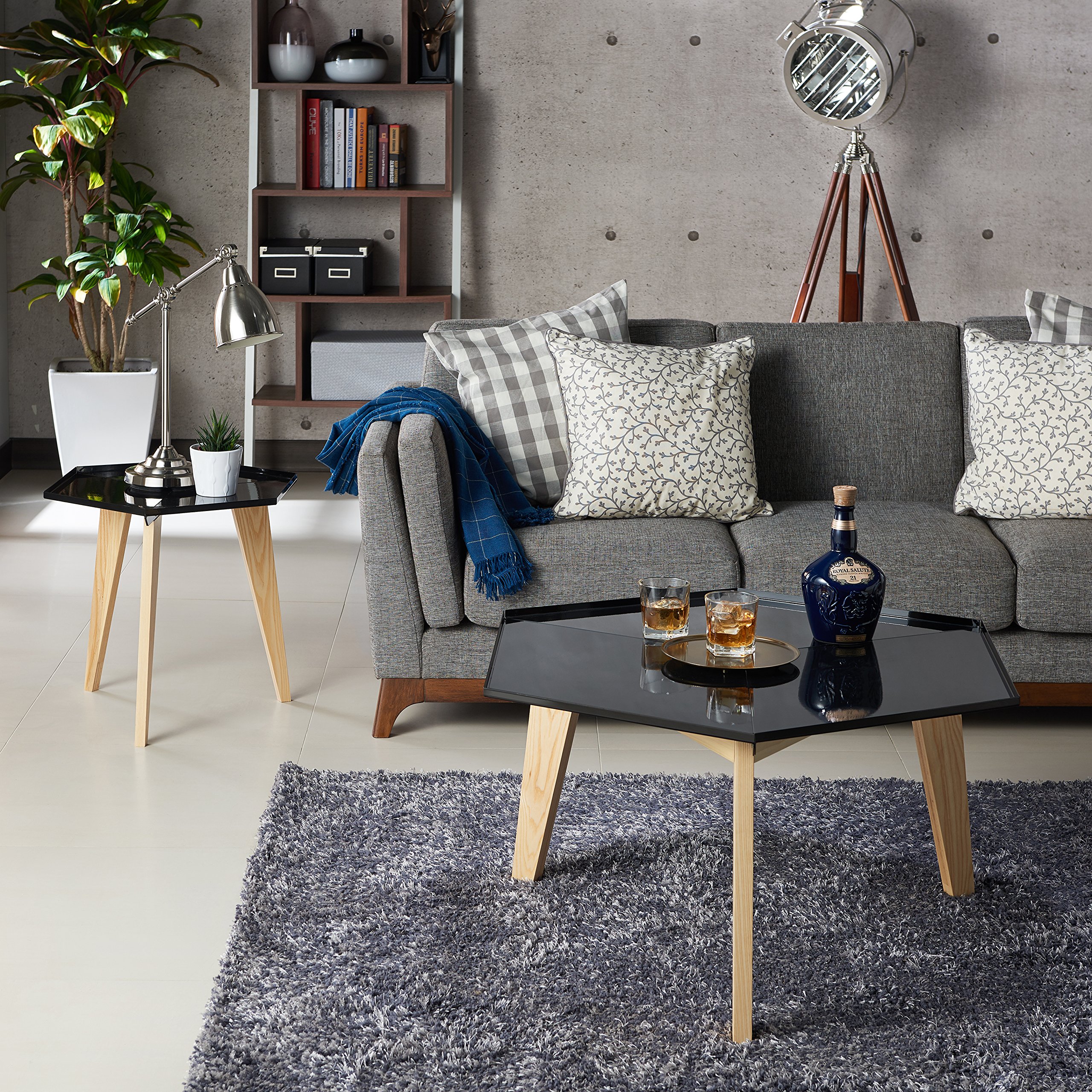 Modern 32-inch Geometric Metal Coffee Table with Glass Top - Black Contemporary End Table for Living Room, Bedroom & Office Decor - Perfect for Small Spaces, Apartments and Home Styling