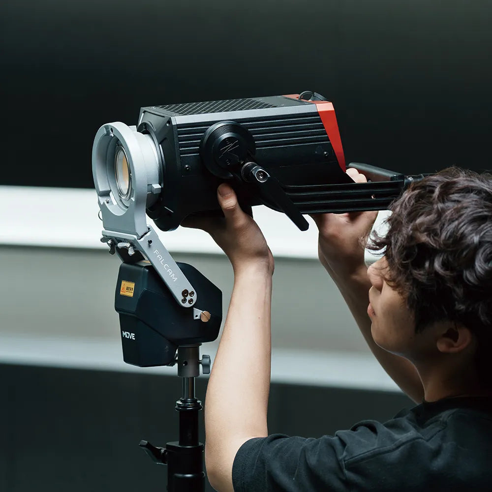 Ulanzi FALCAM Move LightGo Remote Control LED Lighting System with Bowens Mount - Portable Studio Light for Photography & Video Shooting - Perfect for YouTube, TikTok & Live Streaming