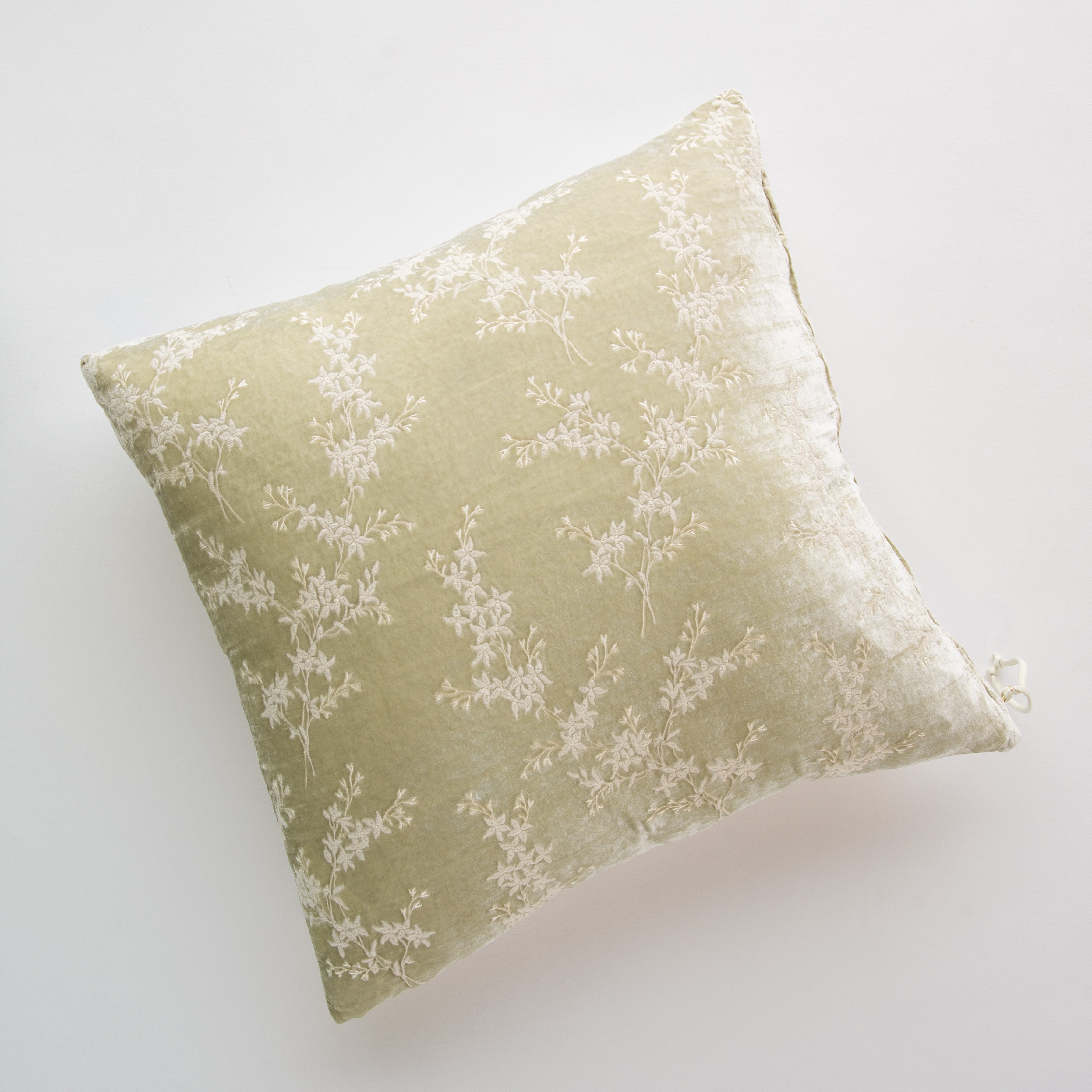 Lynette Throw Pillow - Soft Decorative Cushion for Sofa, Bed & Home Decor - Perfect for Living Room, Bedroom & Cozy Spaces
