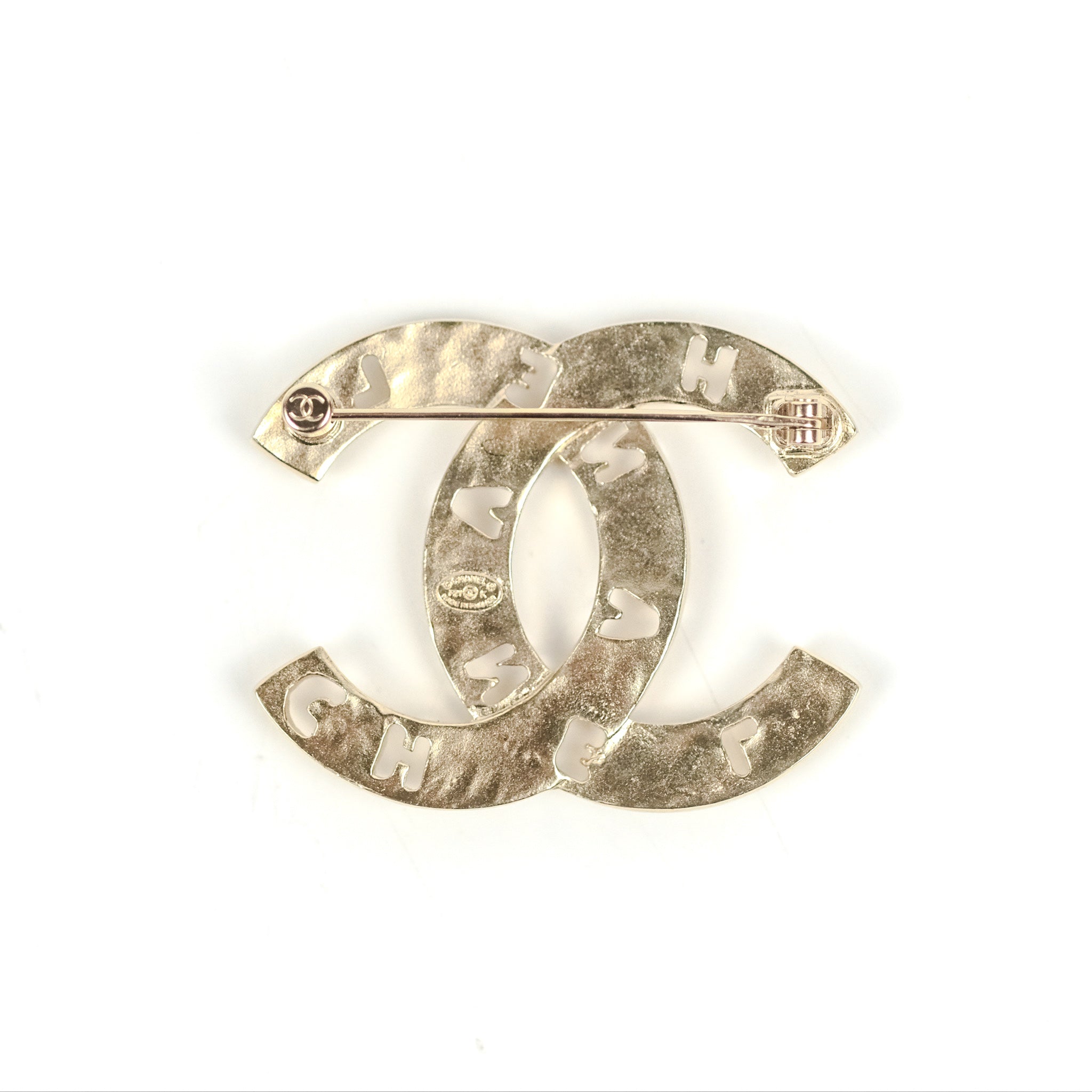 Chanel CC Pearl Crystal Logo Brooch Gold Tone 21K - Elegant Fashion Accessory for Women, Perfect for Dresses, Jackets & Special Occasions