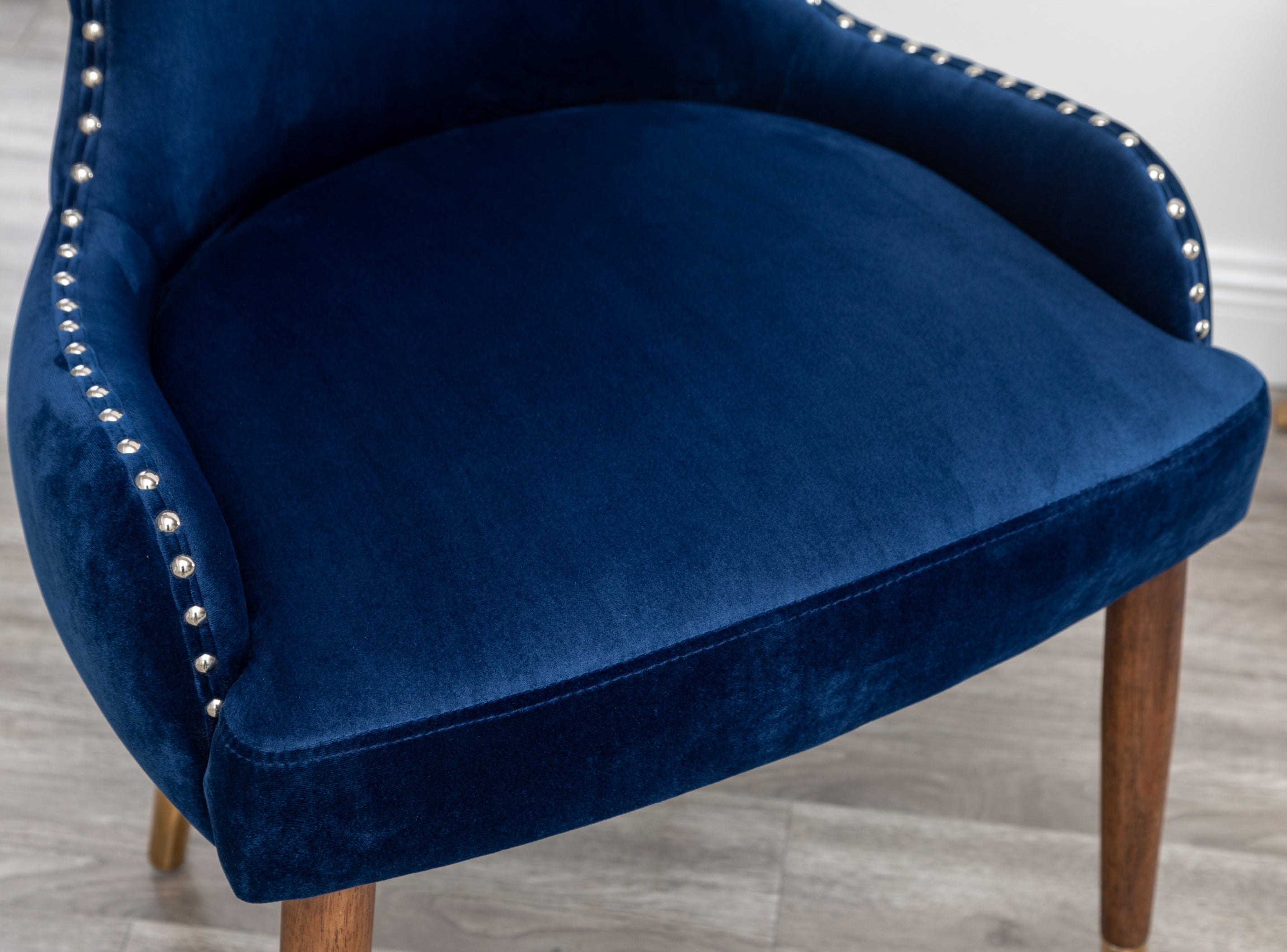 Roundhill Furniture Lindale Contemporary Velvet Upholstered Accent Chair with Nailhead Trim - Navy Blue Velvet Living Room Chair for Bedroom, Office & Lounge Decor