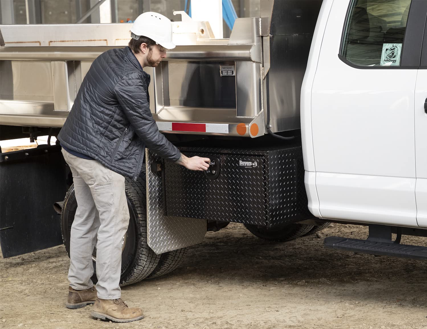 **Black Diamond Tread Aluminum Underbody Truck Tool Box – 24