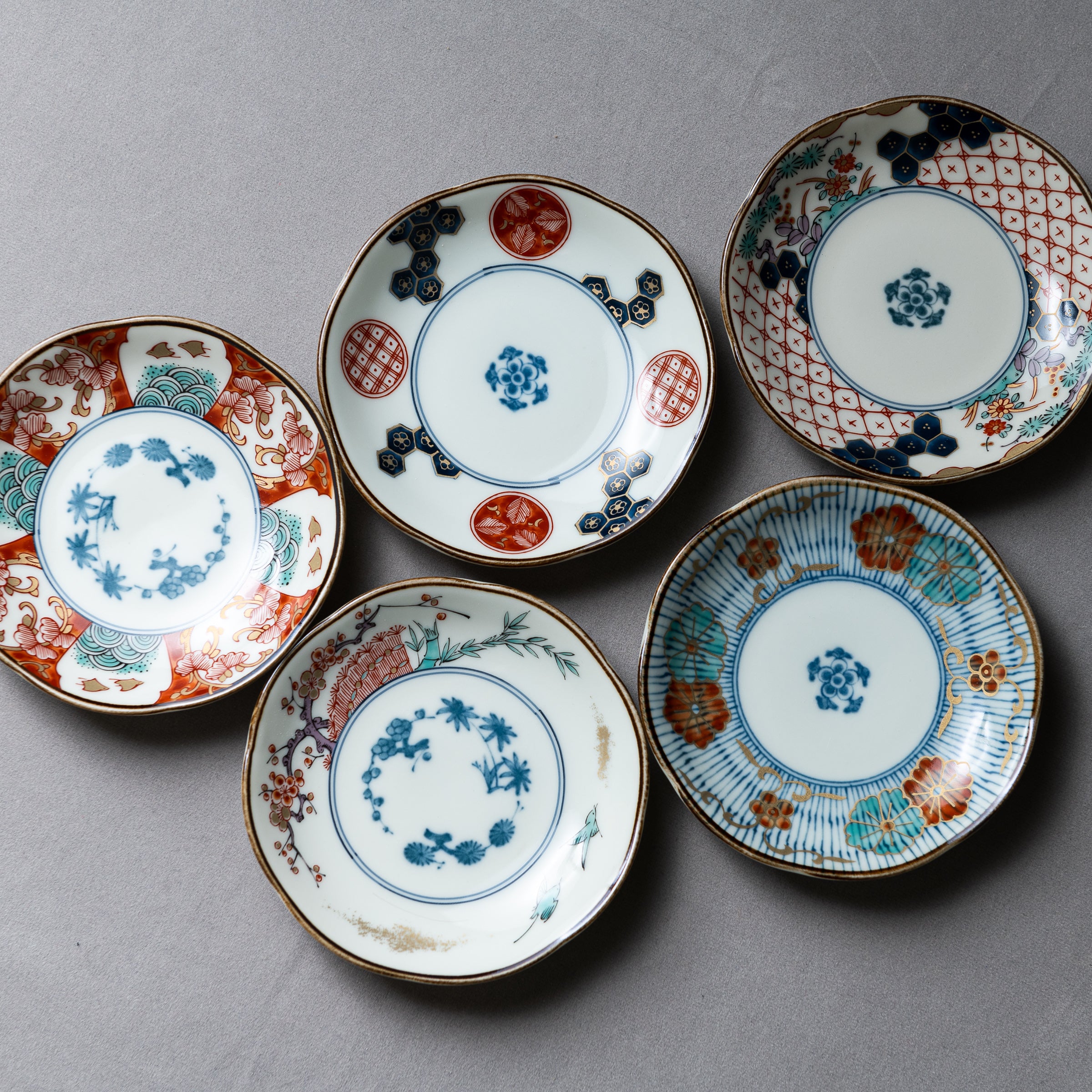 Fuka Koimari Small Serving Plate Gift Set - Set of 5 Japanese Style Decorative Appetizer Dishes for Sushi, Desserts & Party Snacks - Elegant Traditional Imari Pattern Tableware