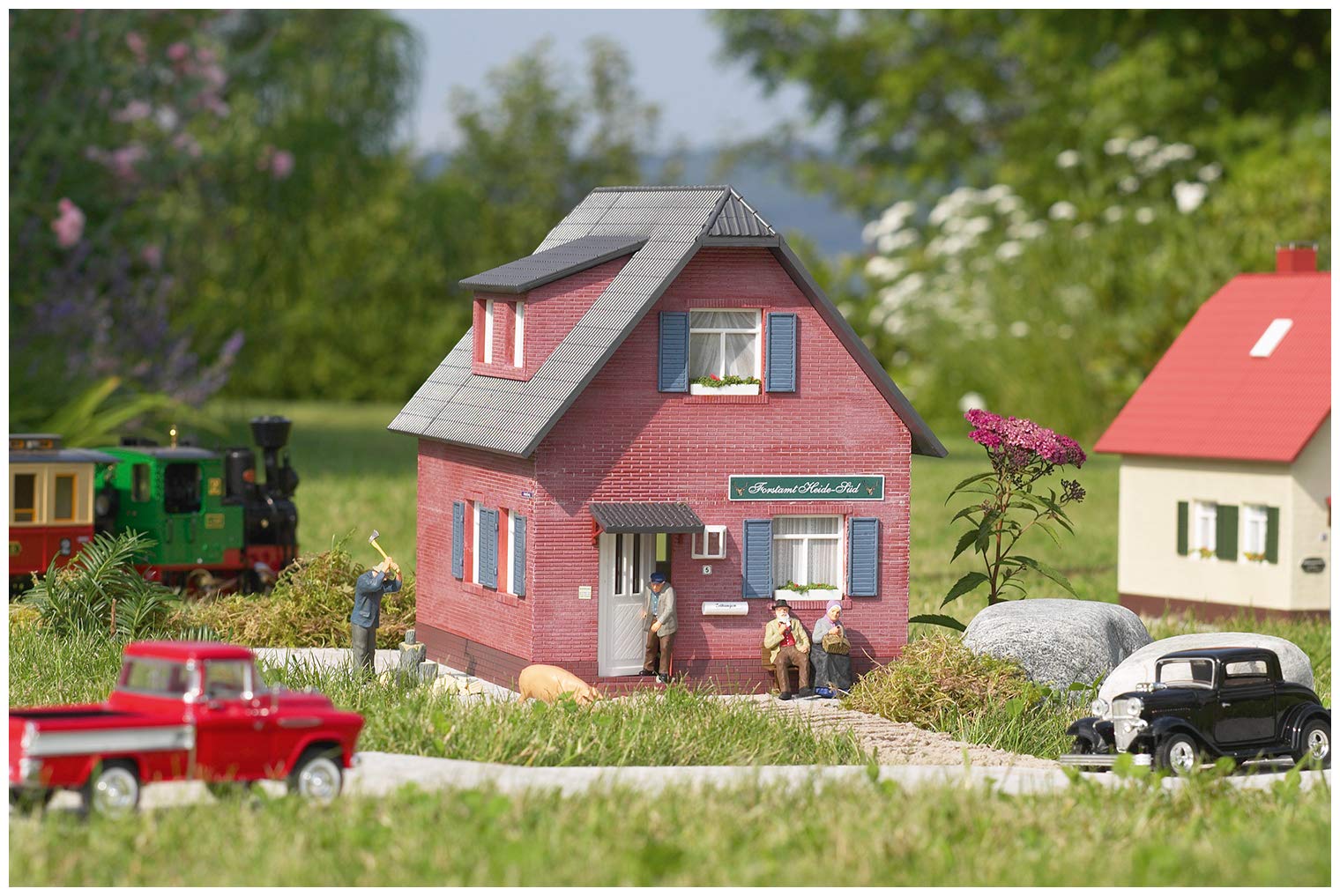 Piko 62073 G Scale Brendas Brick House - Realistic Model Train Building for Garden & Outdoor Train Layouts - Perfect for Collectors & Hobbyists