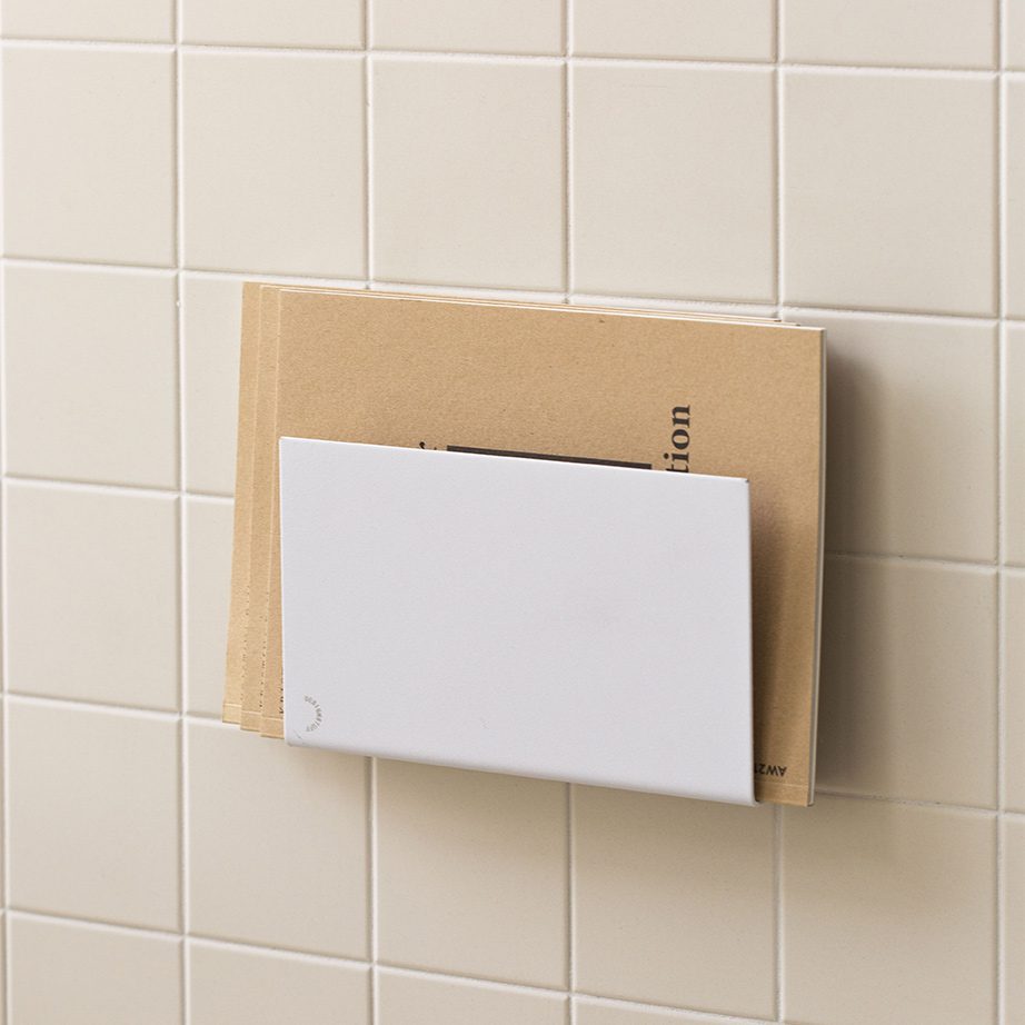 DESIGNSTUFF White Wall Mounted Magazine Holder - Organize Magazines, Books & Mail - Perfect for Living Room, Office & Bedroom Storage