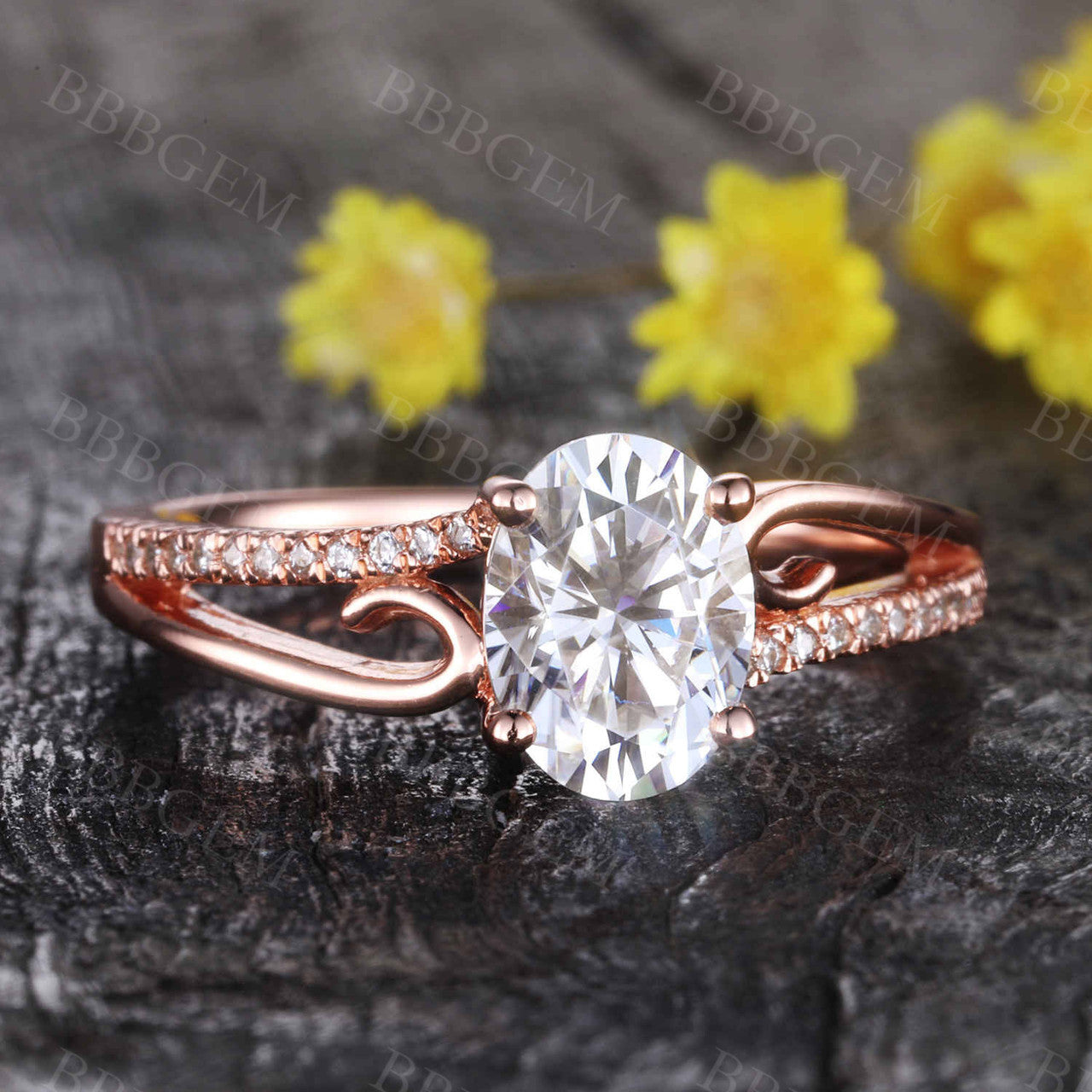 Vintage Moissanite Engagement Ring for Women - Antique Curve Solitaire Wedding Band, Anniversary Jewelry Gift - Perfect for Proposals, Weddings & Special Occasions