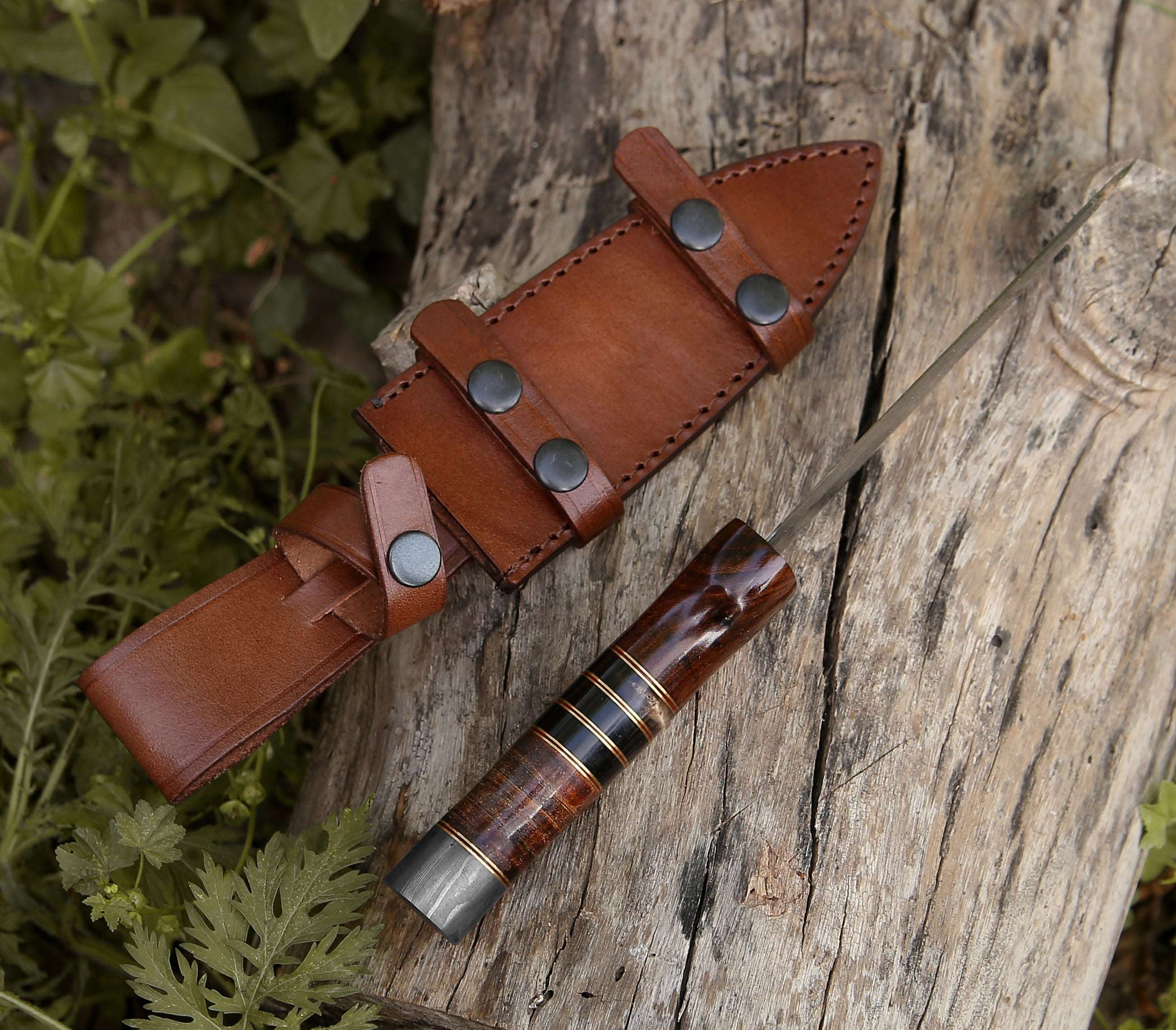 Handmade Damascus Steel Dagger with Leather Sheath - Tactical Knife for Outdoor Survival, Hunting & Camping Gear | Collector's Edition Combat Knife
