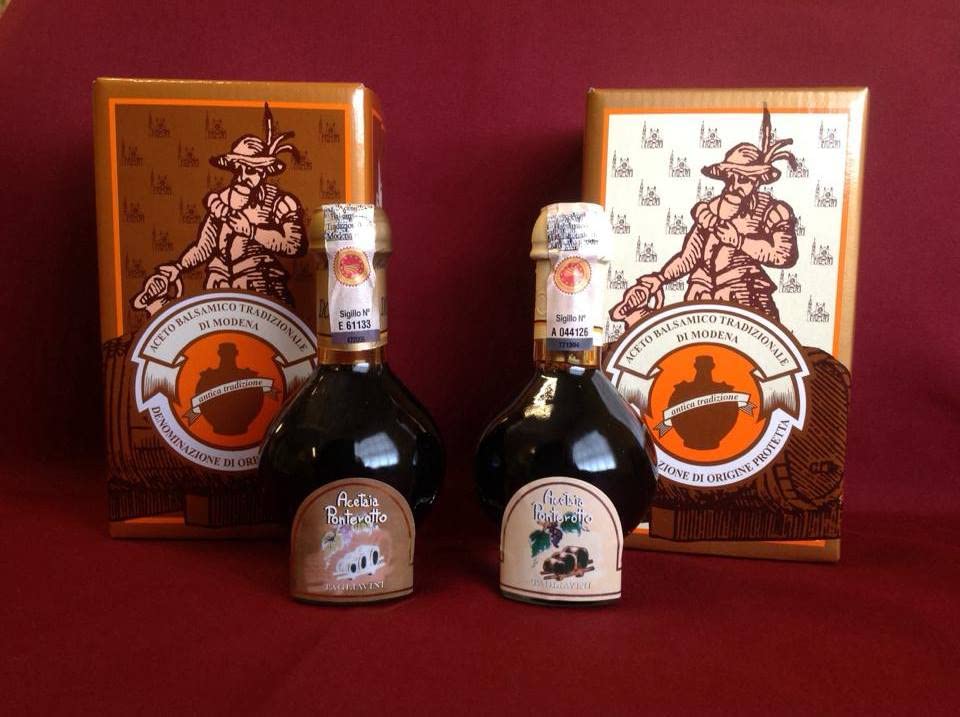 Premium Aged 25 Years Traditional Balsamic Vinegar of Modena DOP Certified - Extra Vecchio Aceto Balsamico Tradizionale di Modena Italy - 100ml Glass Bottle Gift Box - Perfect for Salads, Gourmet Dishes & Fine Dining