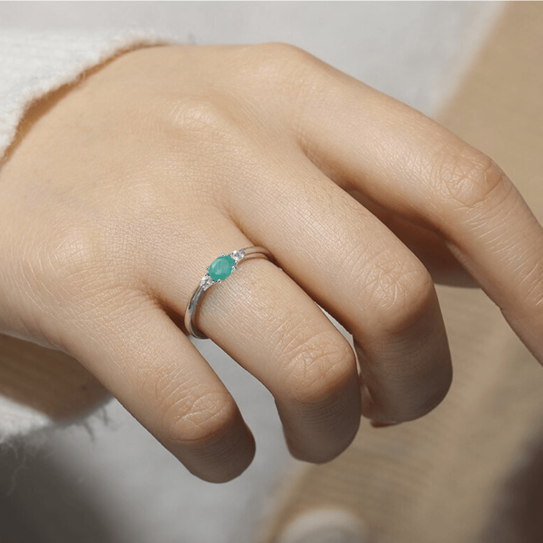 Emerald Oval Three Stone Ring – Elegant 14K Gold Wedding Band for Women | Perfect for Engagement, Anniversary & Special Occasions