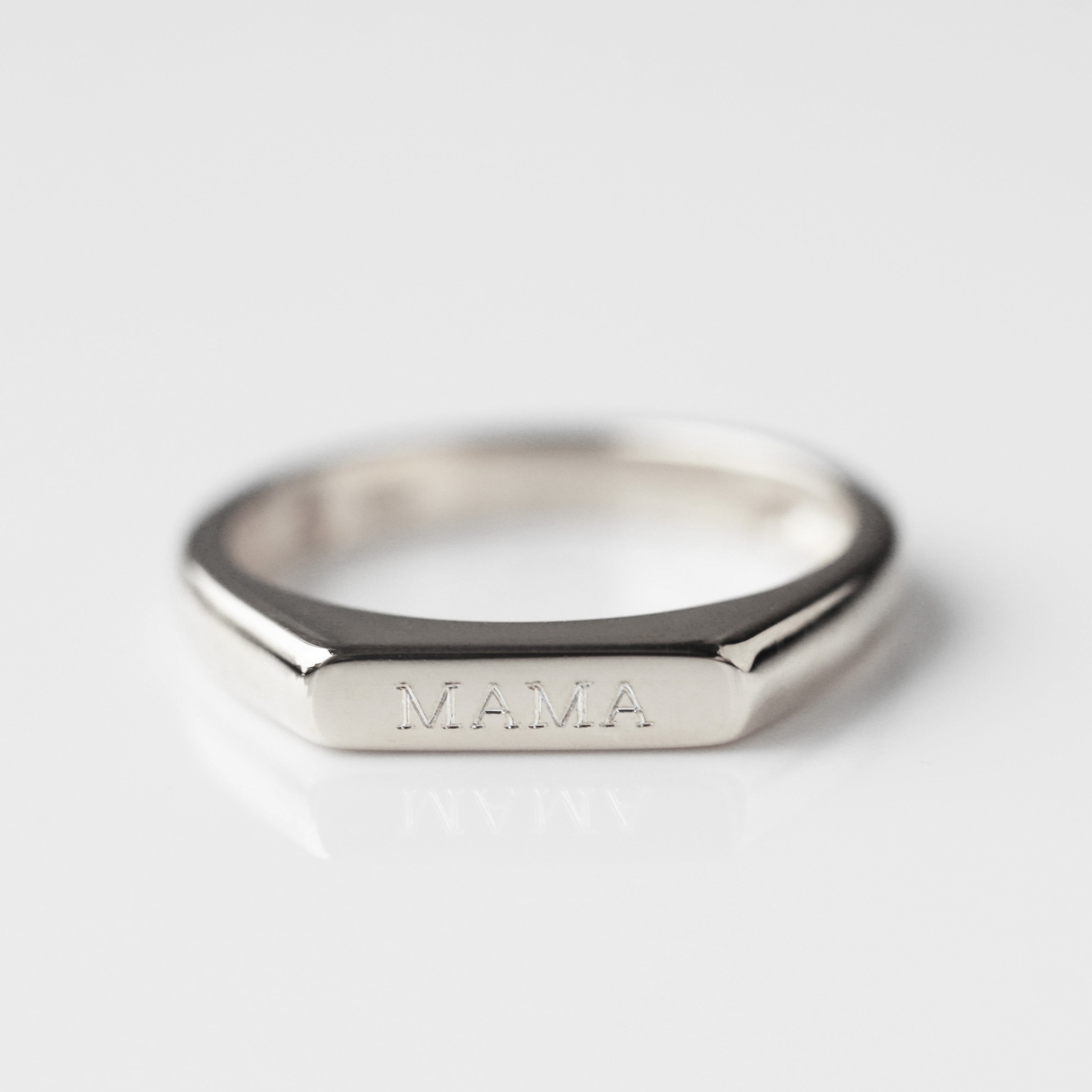Vintage Mama Signet Ring - Elegant Mother's Jewelry Gift for Women - Perfect for Mother's Day, Birthday & Anniversary Celebrations