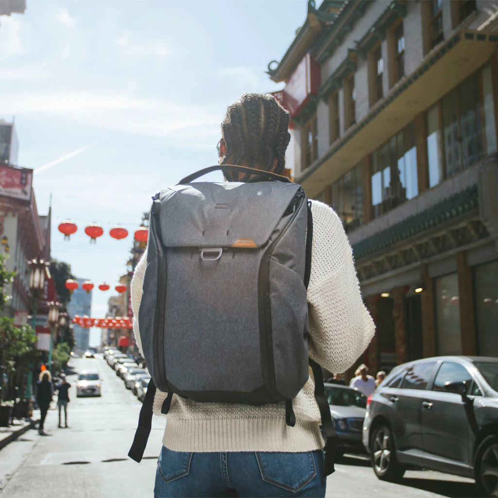 Peak Design Everyday Backpack V2 20L - Durable & Water-Resistant Camera Backpack for Photographers | Perfect for Travel, Hiking & Daily Commute (Charcoal)