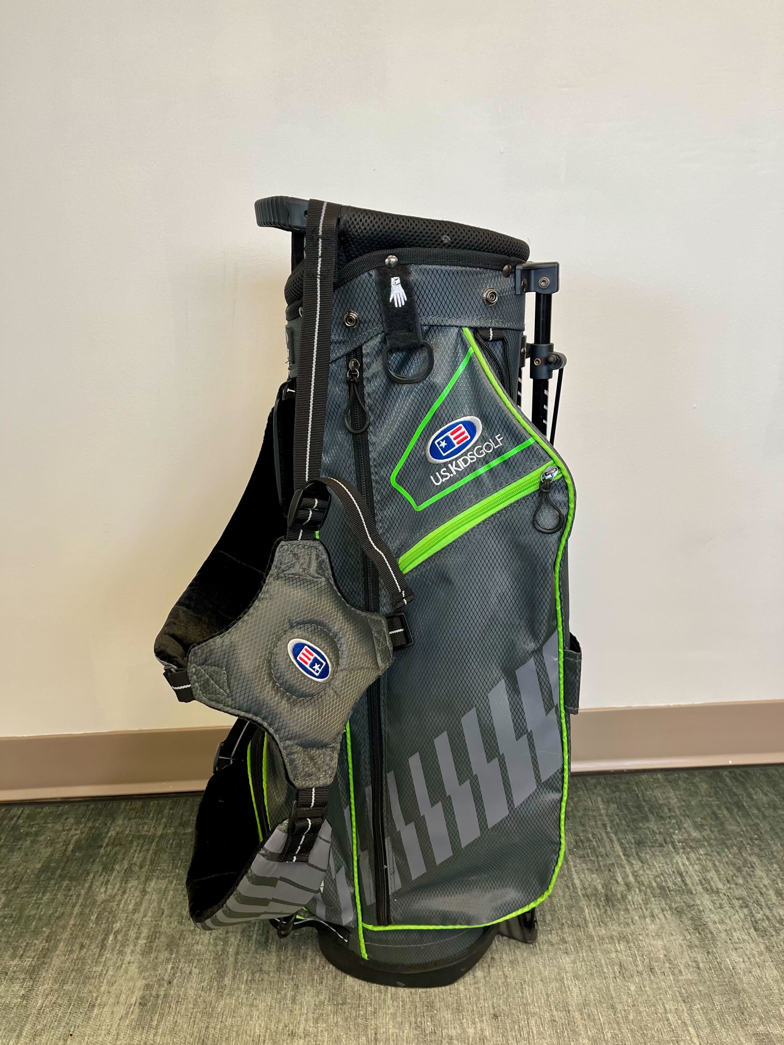 US Kids Golf Stand Golf Bag - Black/Green/Gray with 4 Dividers & 5 Pockets | Lightweight Junior Golf Bag for Boys & Girls | Perfect for Practice, Tournaments & Golf Lessons