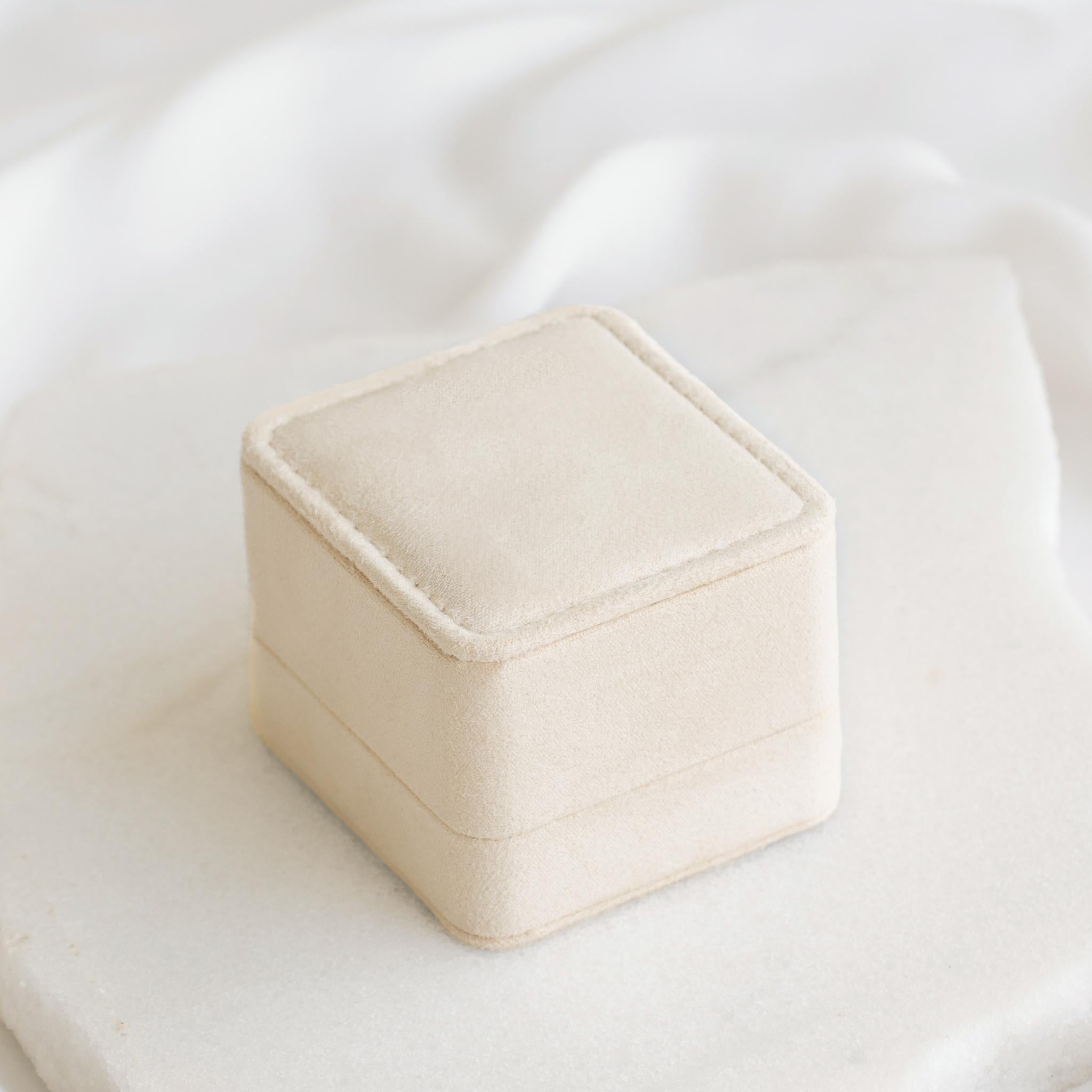 Velvet Ring Box - Elegant Jewelry Gift Box for Engagement, Wedding & Proposal Rings - Perfect for Proposal, Anniversary & Special Occasions