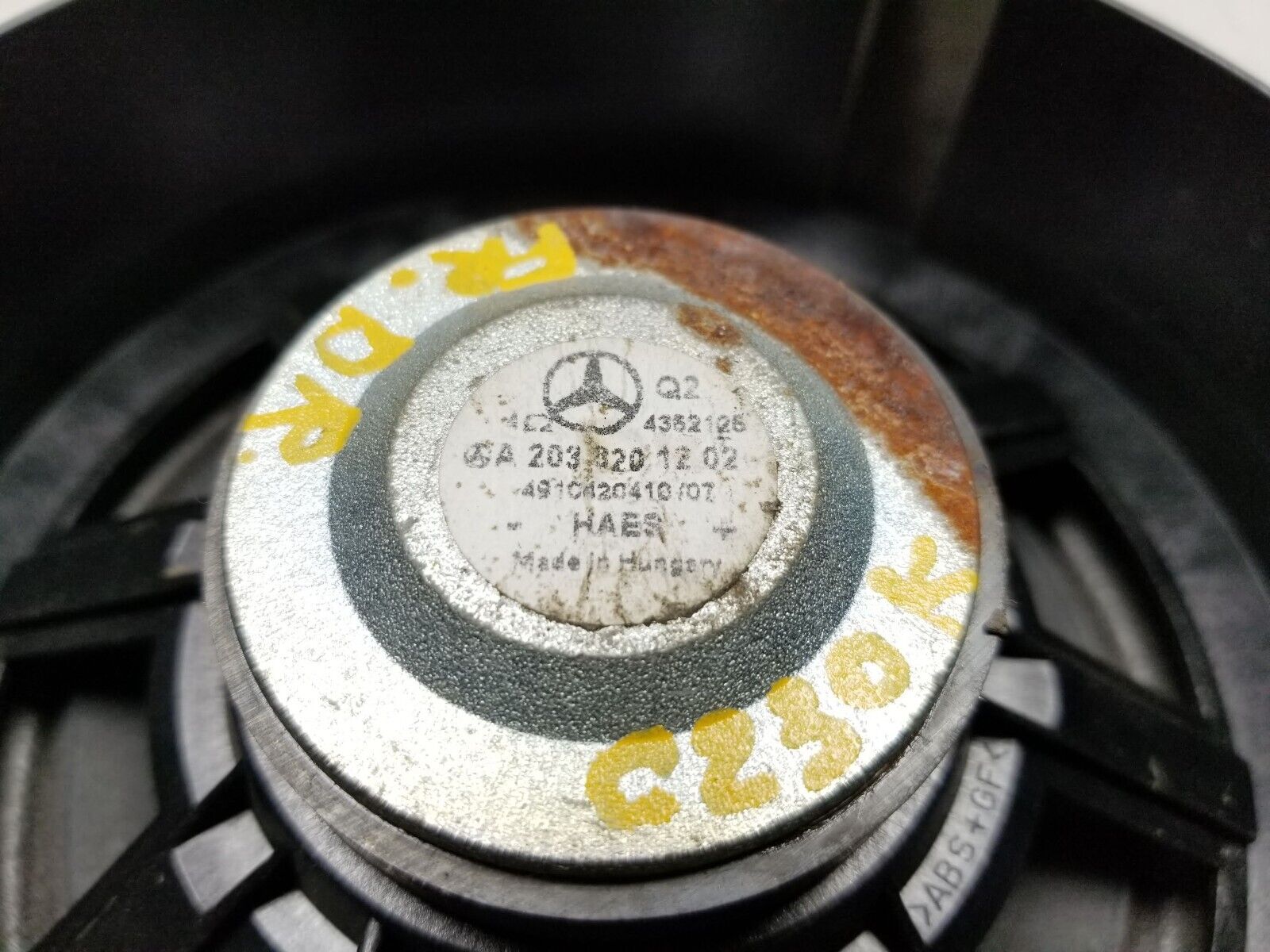 Original Mercedes W203 C240 C320 Door Audio Speaker Set of 4 OEM - Perfect for Car Audio Upgrade & Replacement in Mercedes-Benz Vehicles