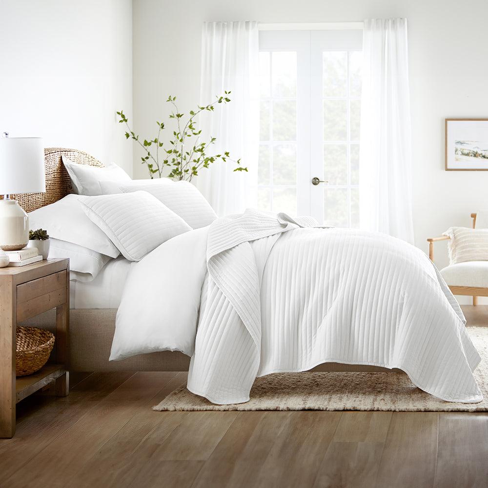 3 Piece Stripe Stitch Quilted Coverlet Set - Queen Size Bedspread with Matching Pillow Shams - Soft & Cozy Quilted Bedding for All Seasons - Perfect for Master Bedroom, Guest Room & Dorm Decor