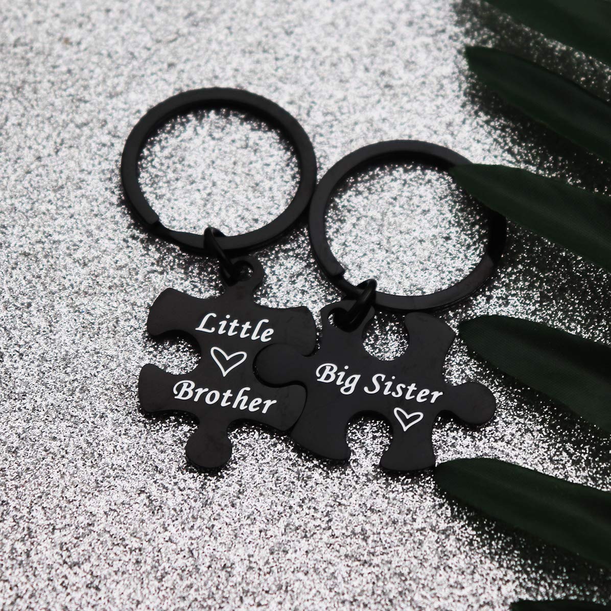 Beeshion Sibling Keychain Set - Big Brother & Little Sister Gifts, Engraved Puzzle Keychain for Family Jewelry - Perfect for Birthdays, Anniversaries and Sibling Appreciation Gifts