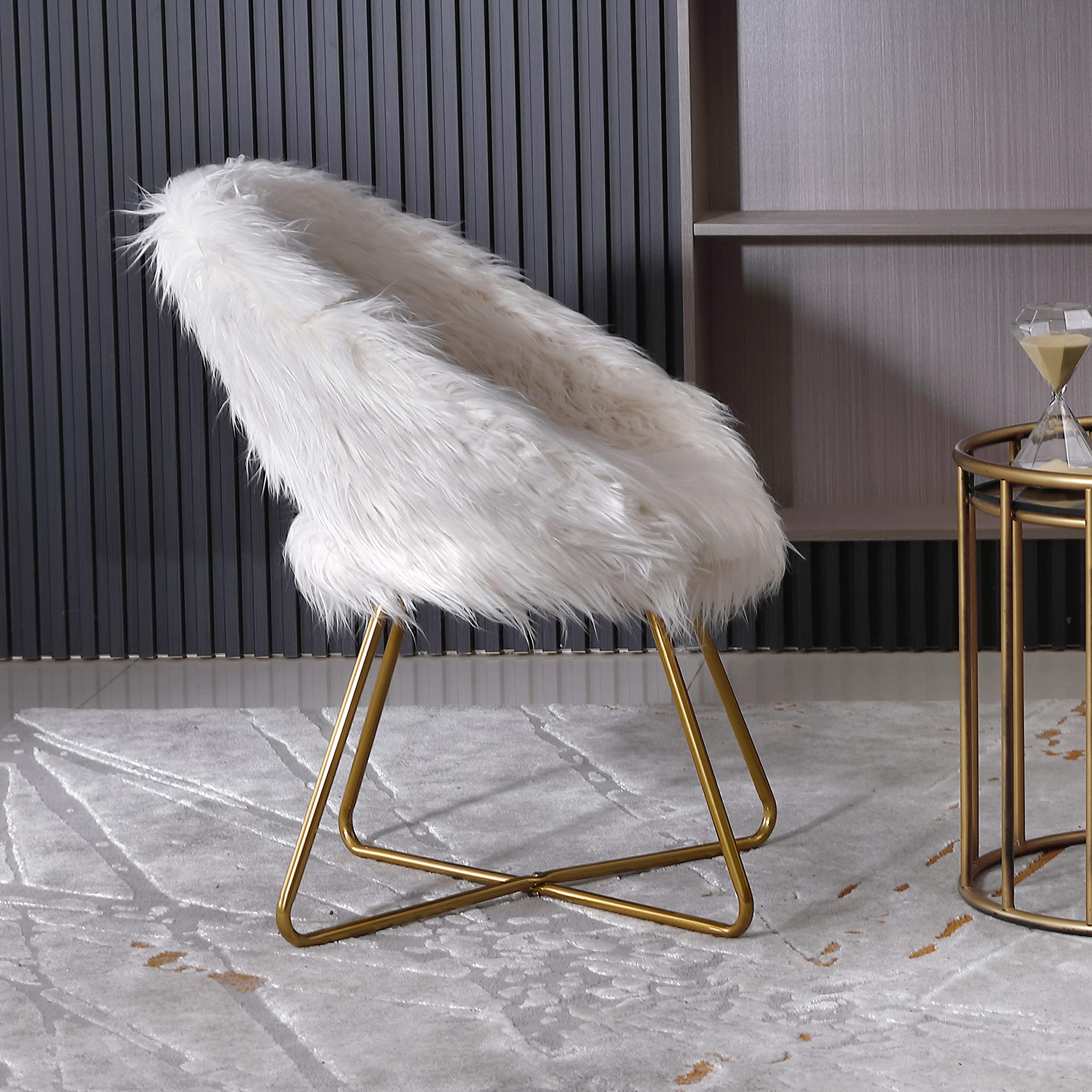 Slatina Faux Fur Upholstered Accent Chair by Roundhill Furniture - Soft White Modern Lounge Chair for Living Room, Bedroom & Office Decor