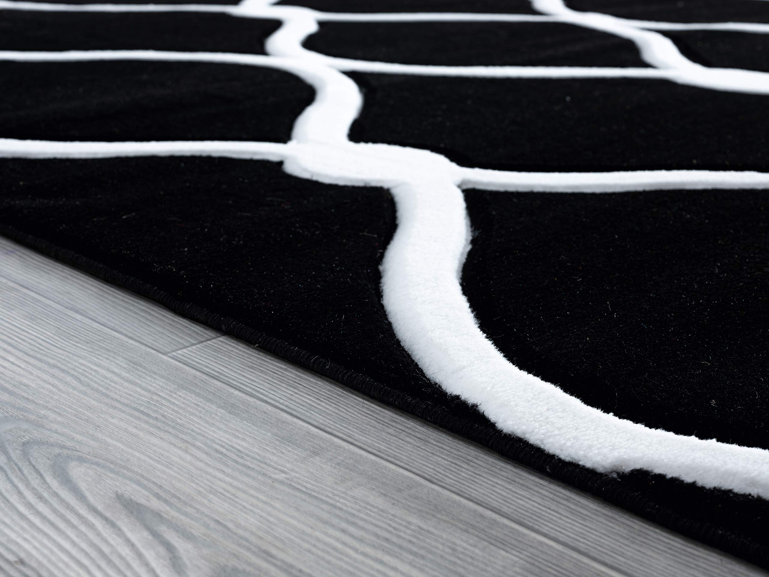 United Weavers of America Bristol Rodanthe Black Area Rug 7'10
