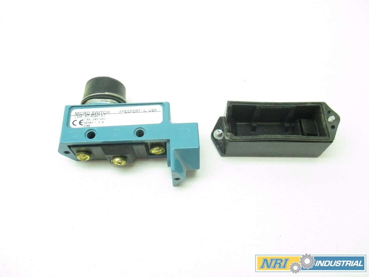 Honeywell BZE6-2RN Micro Switch 240V AC 1.5A Limit Switch D498763 - Perfect for Industrial Automation, HVAC Systems, and Appliance Safety Controls