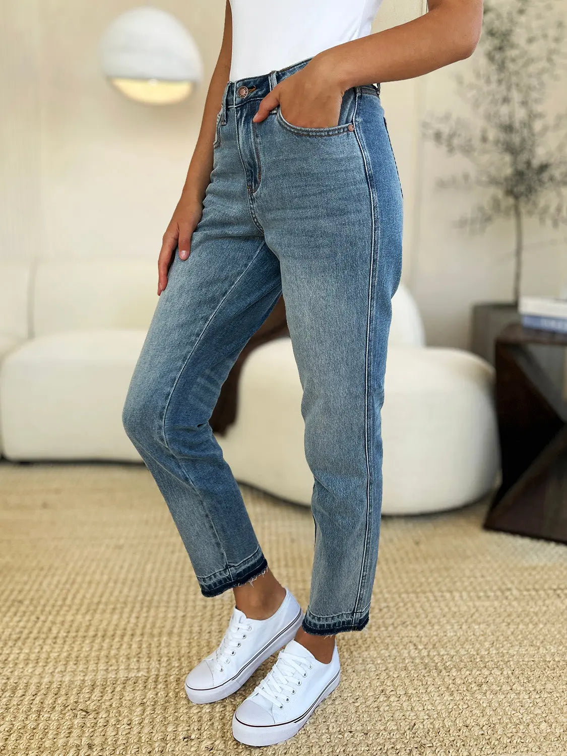 Judy Blue Women's Full Size Mid Rise Rigid Magic Release Hem Jeans - Comfortable Stretch Denim Pants for Casual Wear & Everyday Outfits