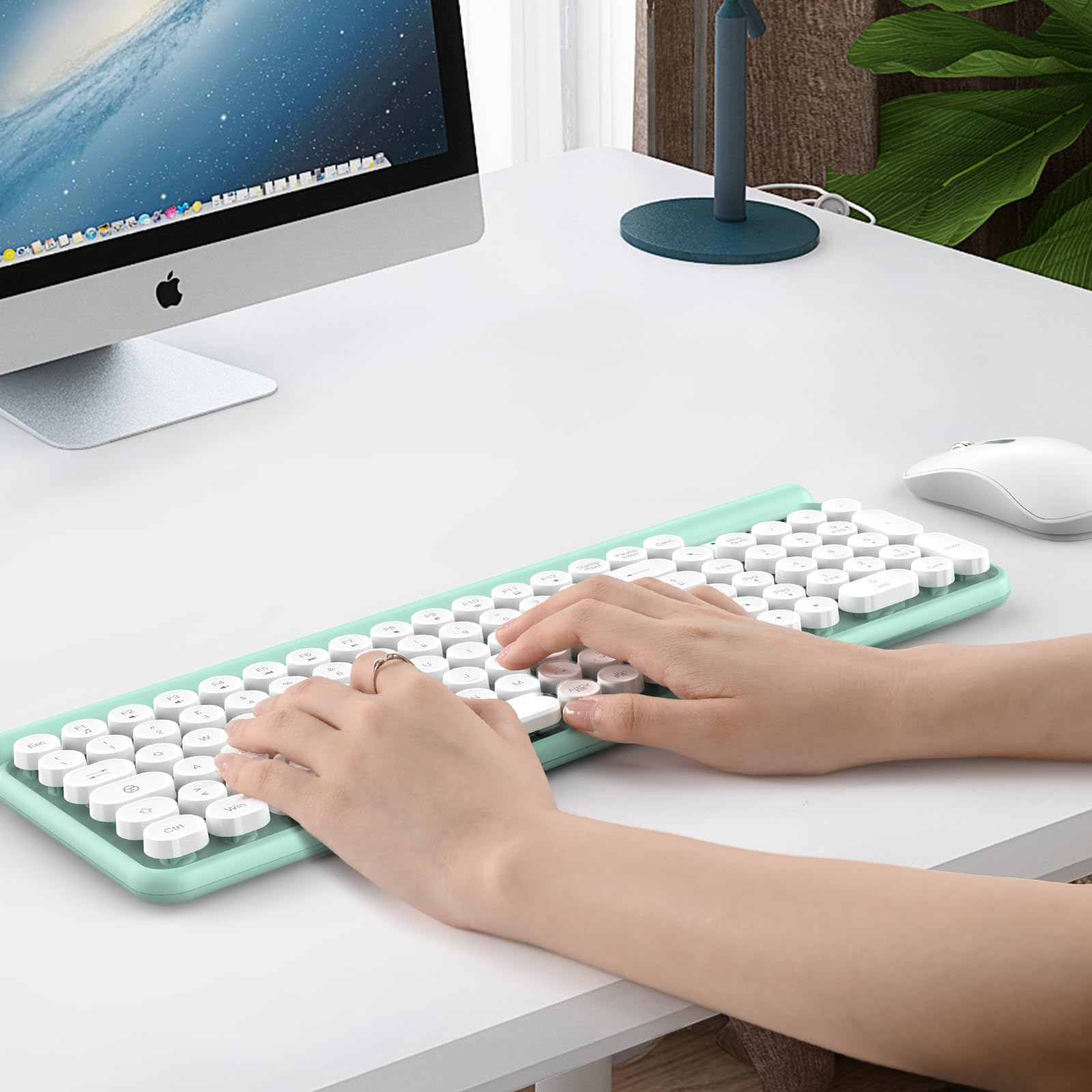 RaceGT Wireless Keyboard and Mouse Combo, Silent Wireless Mouse with Numeric Keypad, Italian QWERTY Layout, 2.4GHz USB Receiver, Includes Phone Stand - Perfect for Home Office, Gaming, and Remote Work