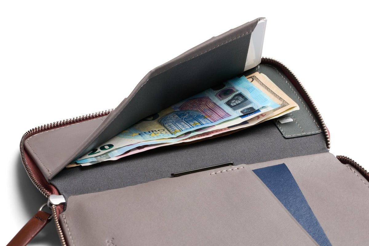 Bellroy Travel Folio Second Edition - Premium Leather Passport Holder & Travel Wallet for Men & Women - Perfect for Airports, Business Trips & International Travel