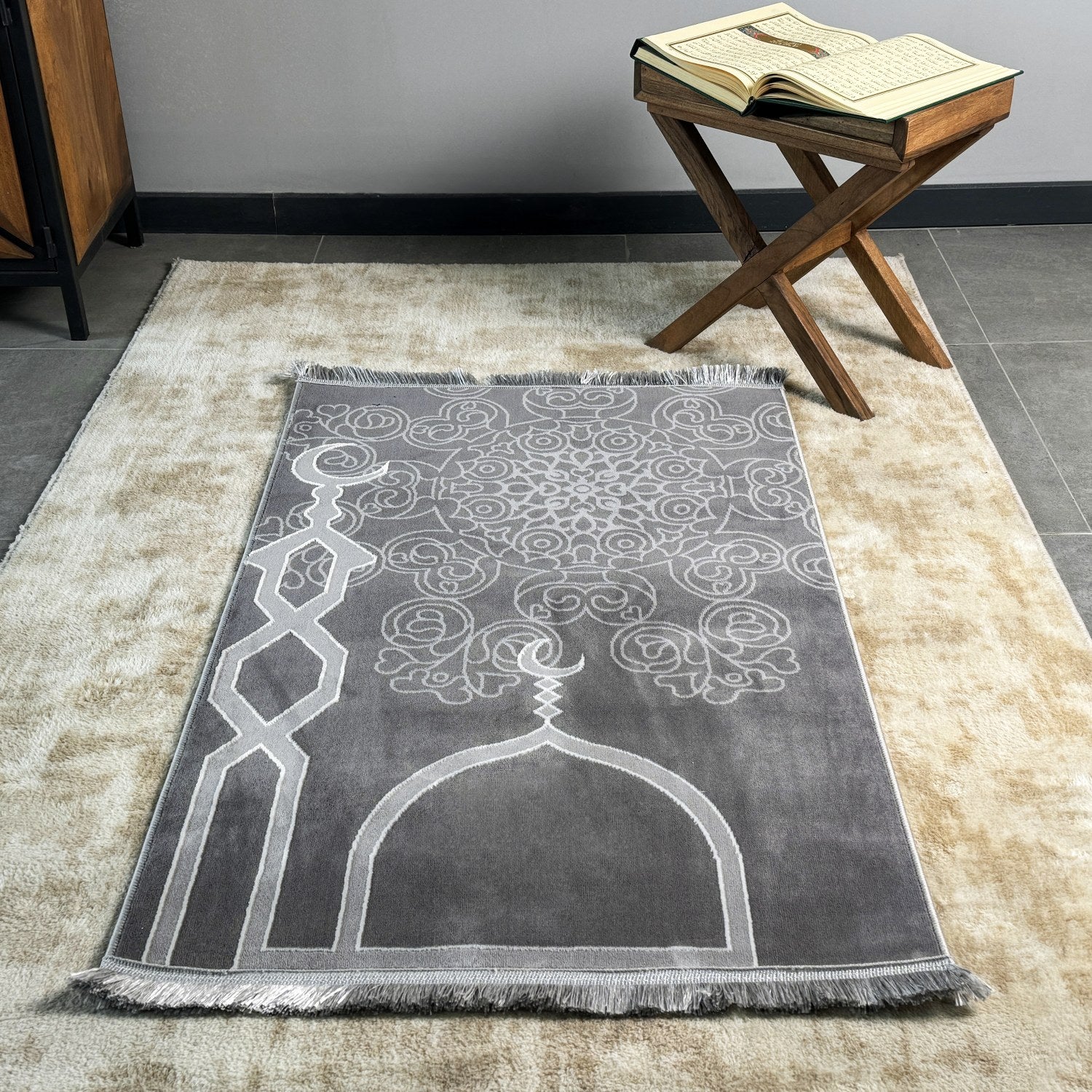 Premium Islamic Prayer Mat with Beautiful Designs - Perfect Gift for Muslims - Ideal for Home, Mosque, and Travel Use