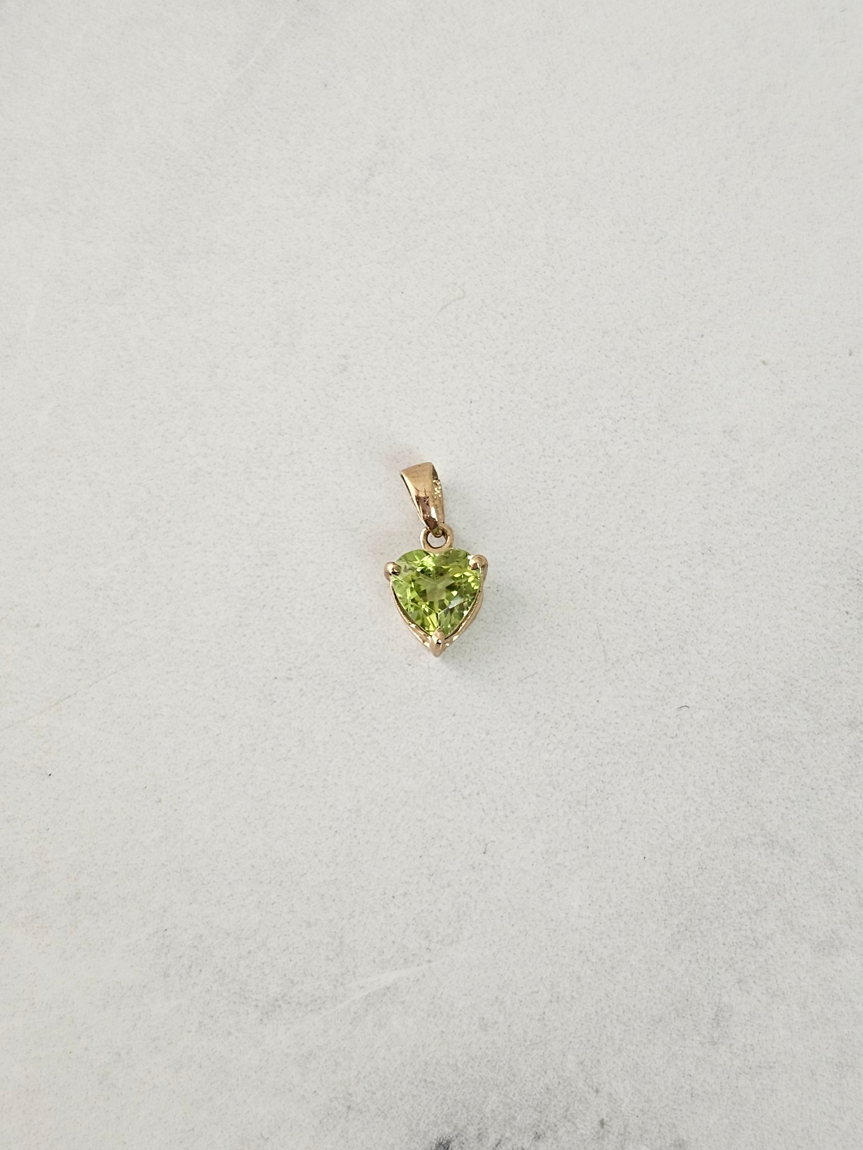 14K Yellow Gold Heart Shaped Peridot Necklace for Women - Elegant Birthstone Jewelry Gift for Valentine's Day, Anniversary & Special Occasions