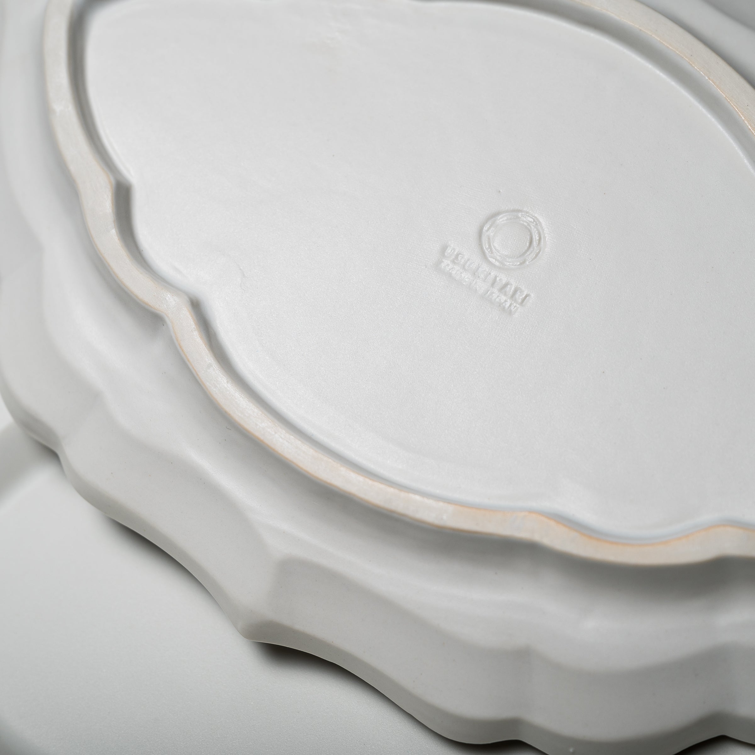 Handmade USUKIYAKI Ryoka Oval Ceramic Plate - Japanese Artisan Dinnerware Set (2 Sizes) for Sushi, Desserts & Home Decor