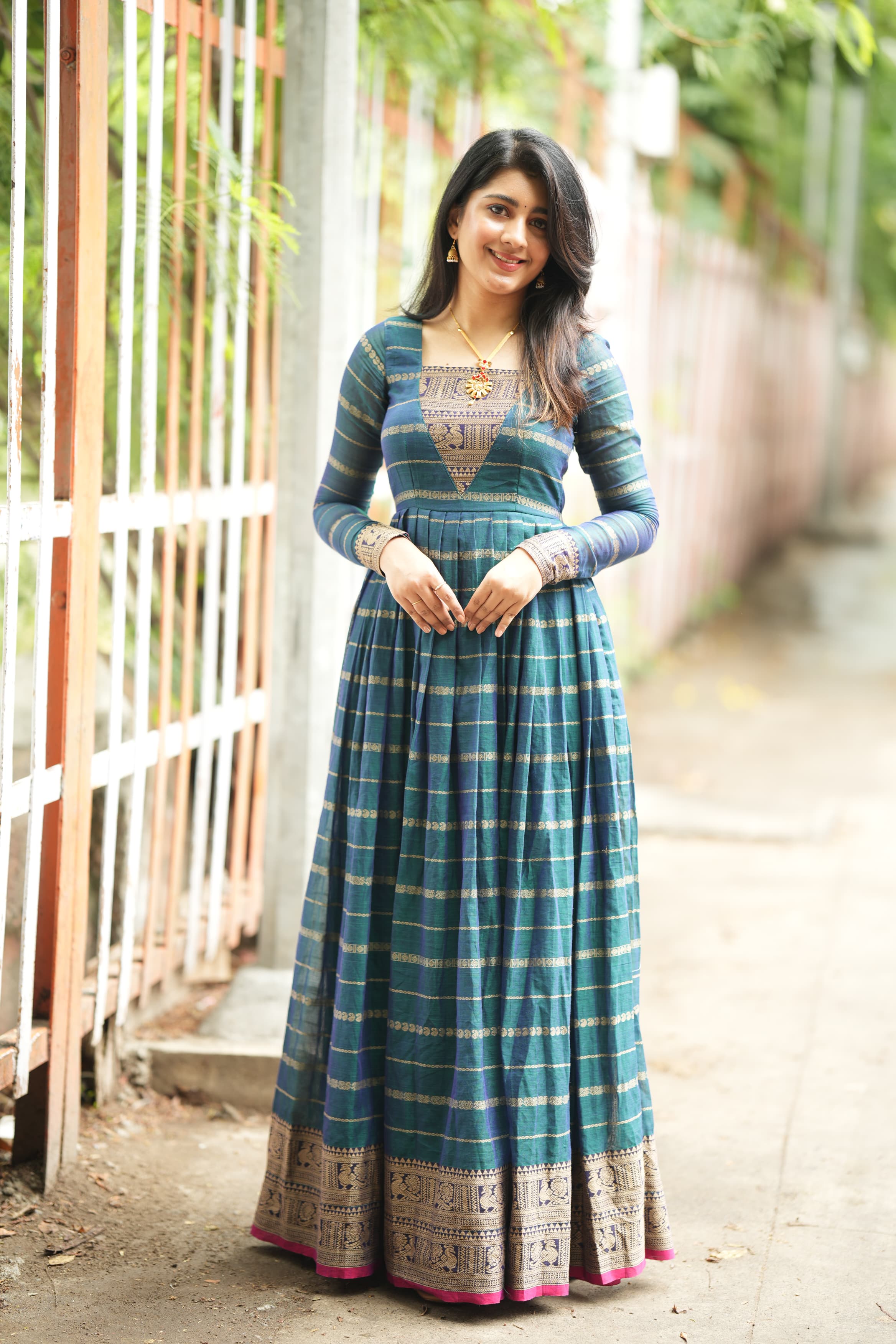 DD581 Aadhini Pure Handloom Cotton Saree - Soft Breathable Traditional Indian Wear for Women - Perfect for Weddings, Festivals & Special Occasions