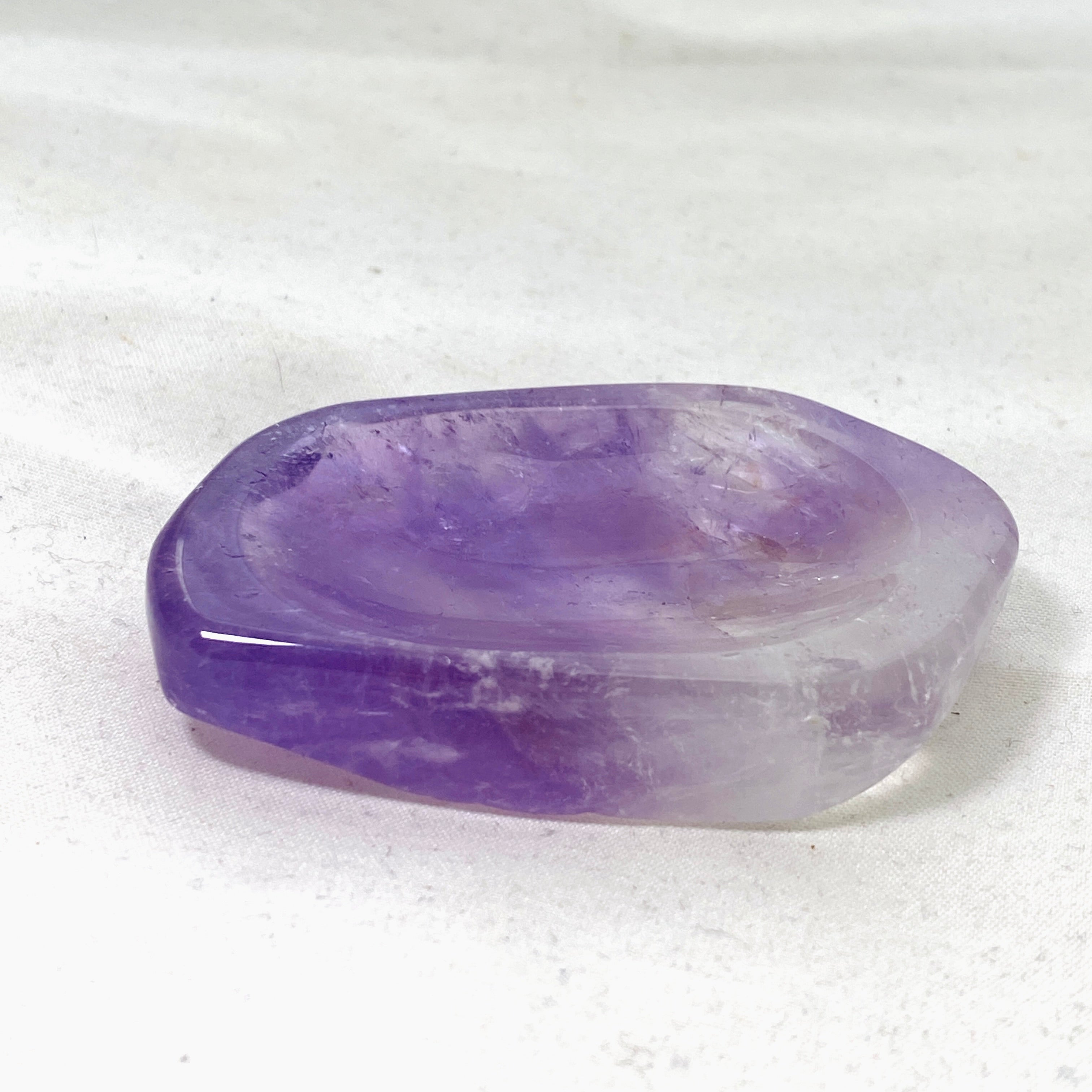 Amethyst Crystal Trinket Bowl - Handmade Gemstone Jewelry Dish for Rings, Earrings & Small Accessories - Perfect for Home Decor, Meditation & Gift Giving