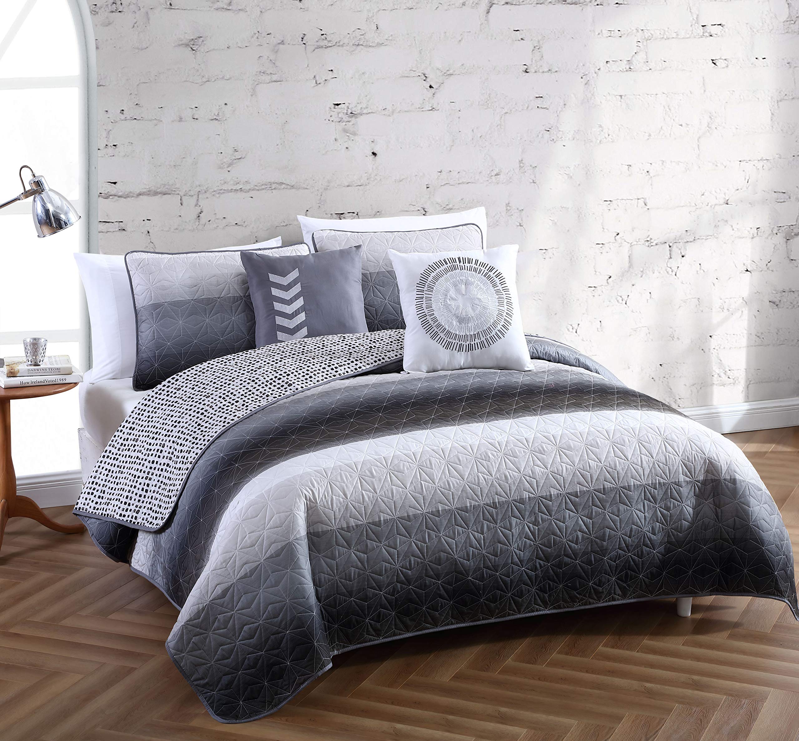 Avondale Manor 5-Piece King Size Cypress Quilt Set - Lightweight Ultra-Soft Reversible Microfiber Comforter Set | Hypoallergenic Bedspread in Black/Grey | Perfect for Master Bedroom, Guest Room & Cozy Home Decor