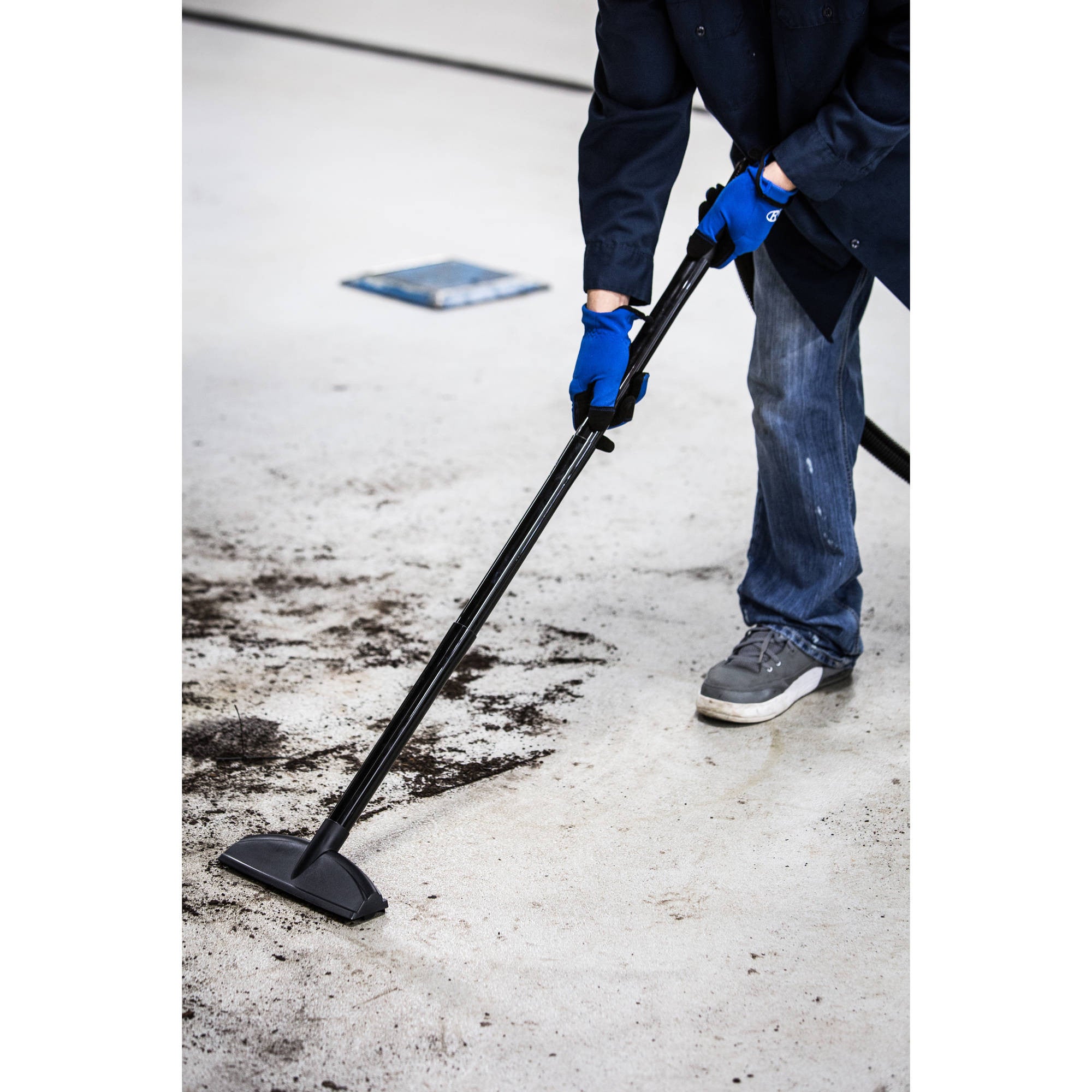 Stanley SL18301 4B 4 Gallon Wet/Dry Vacuum Cleaner - 4 Peak HP, Stainless Steel Tank - Ideal for Garage, Workshop & Home Cleaning