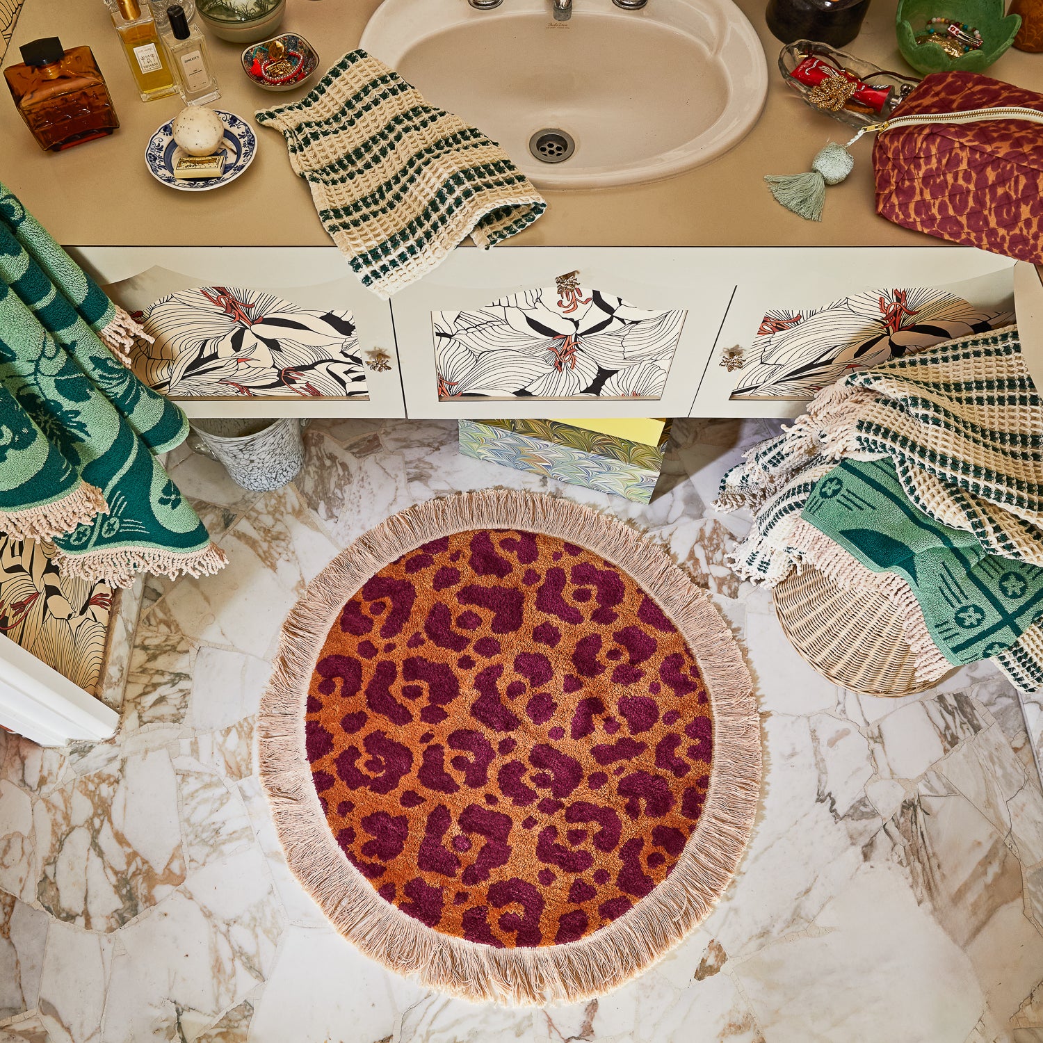 Odette Round Bath Mat - Soft, Absorbent & Non-Slip Bathroom Rug for Showers, Bathtubs & Vanity Areas - Perfect for Modern & Cozy Bathroom Decor