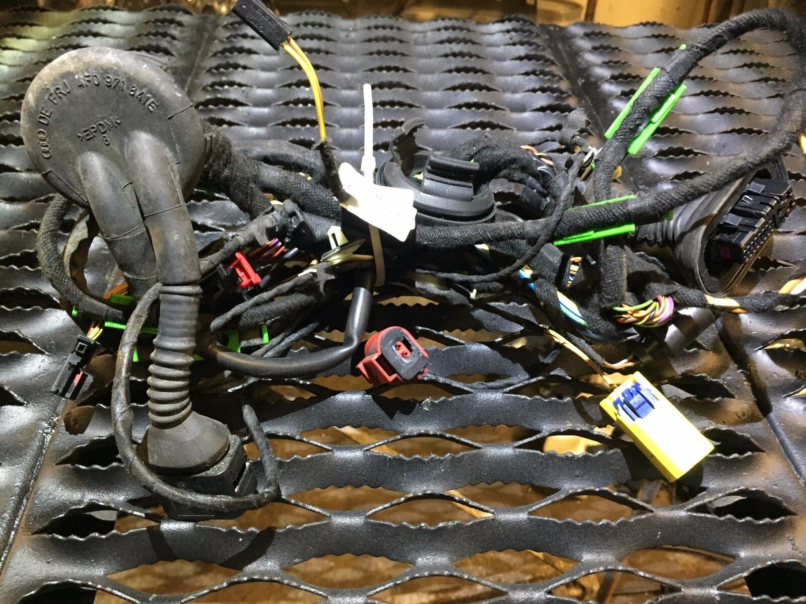 05-08 Audi A6 C6 Front Driver Door Wiring Harness OEM 4F1971029 - Replacement Electrical Connector for Door Panel Repair & Power Window Fix